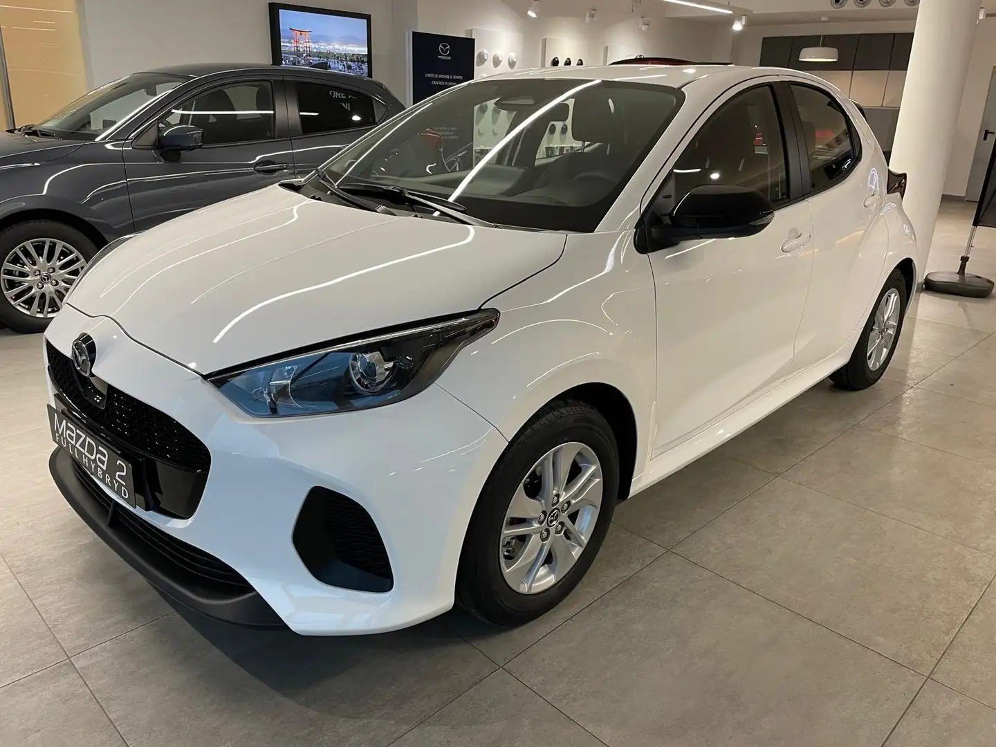 Mazda 2 1.5 ibrida 116cv. CENTRE LINE DA IMMATRICOLARE Bianco - 1