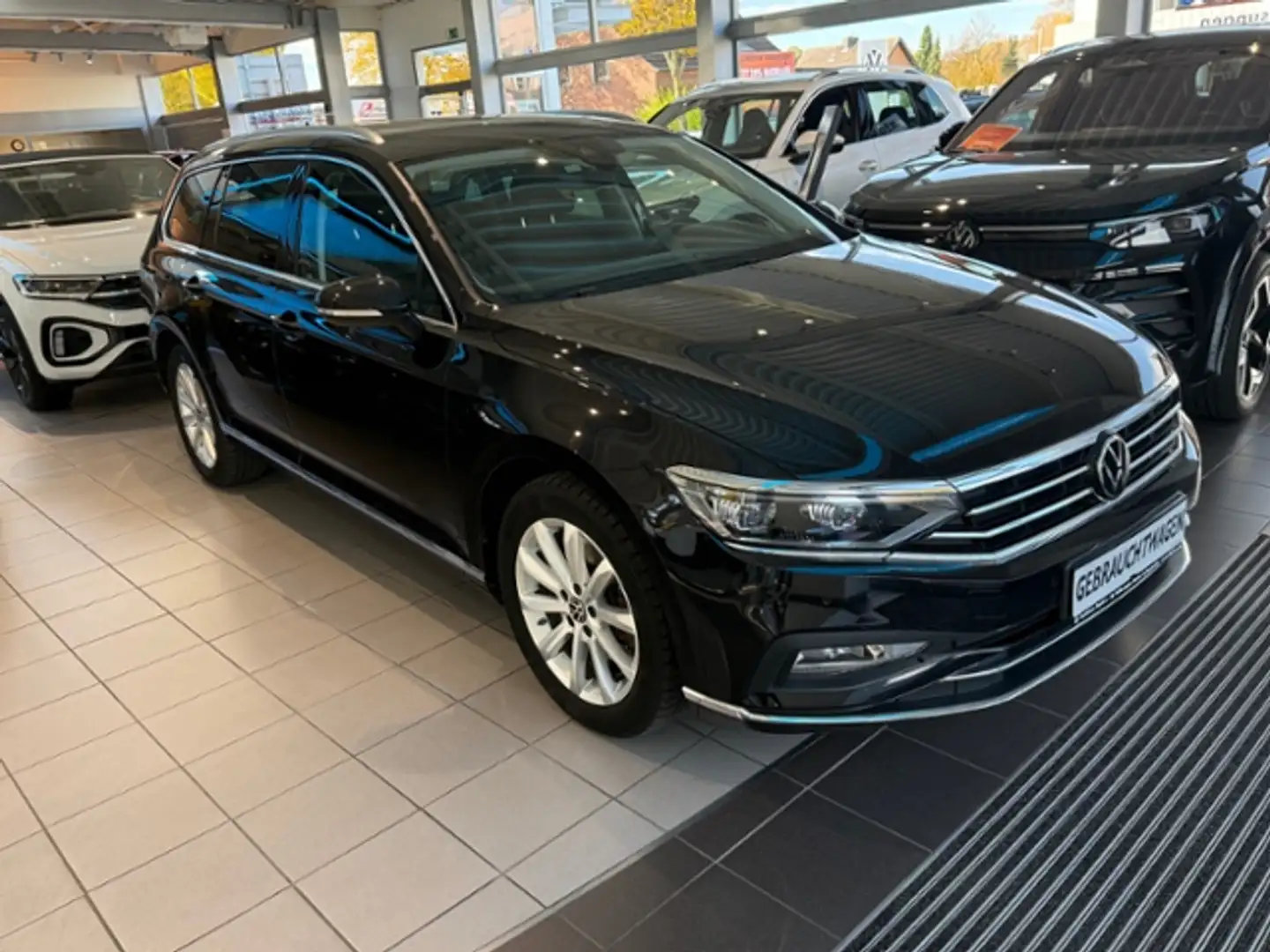 Volkswagen Passat Variant 2.0 TDI Elegance Noir - 2