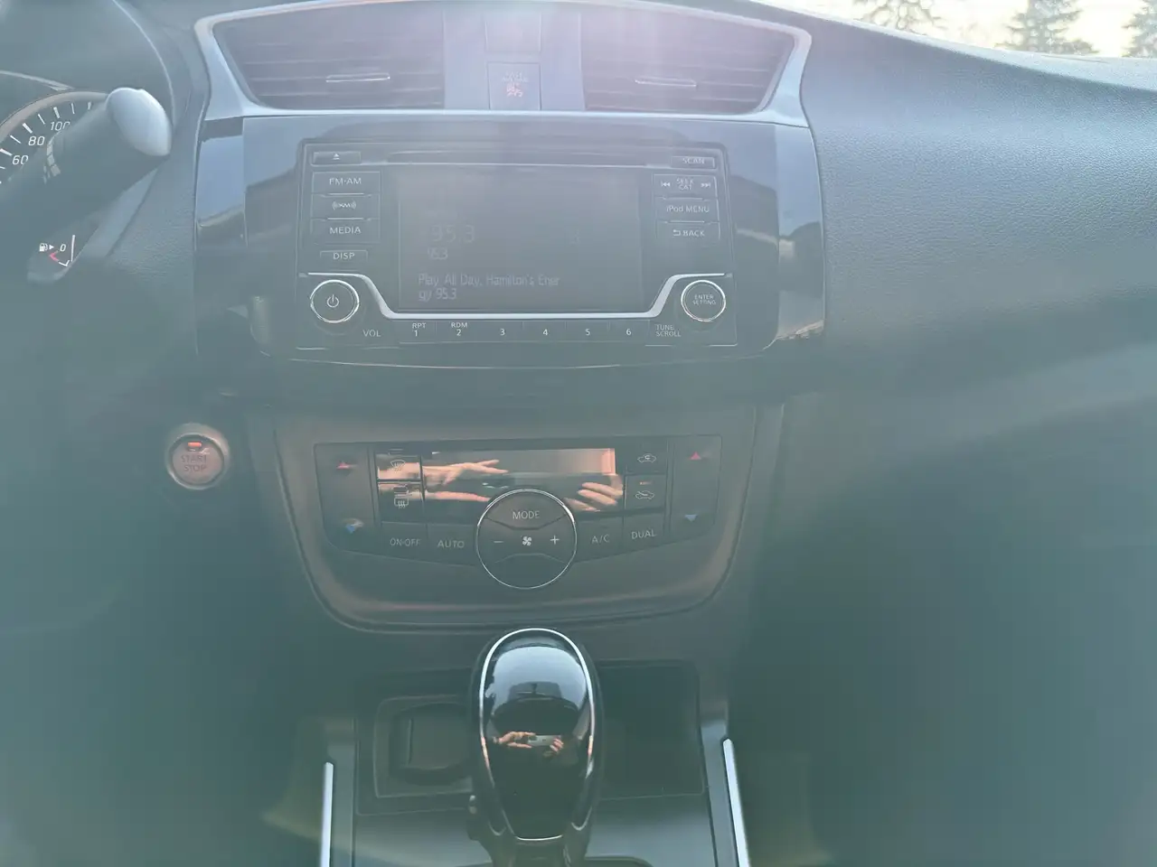 Nissan Sentra снимка Nissan Sentra
