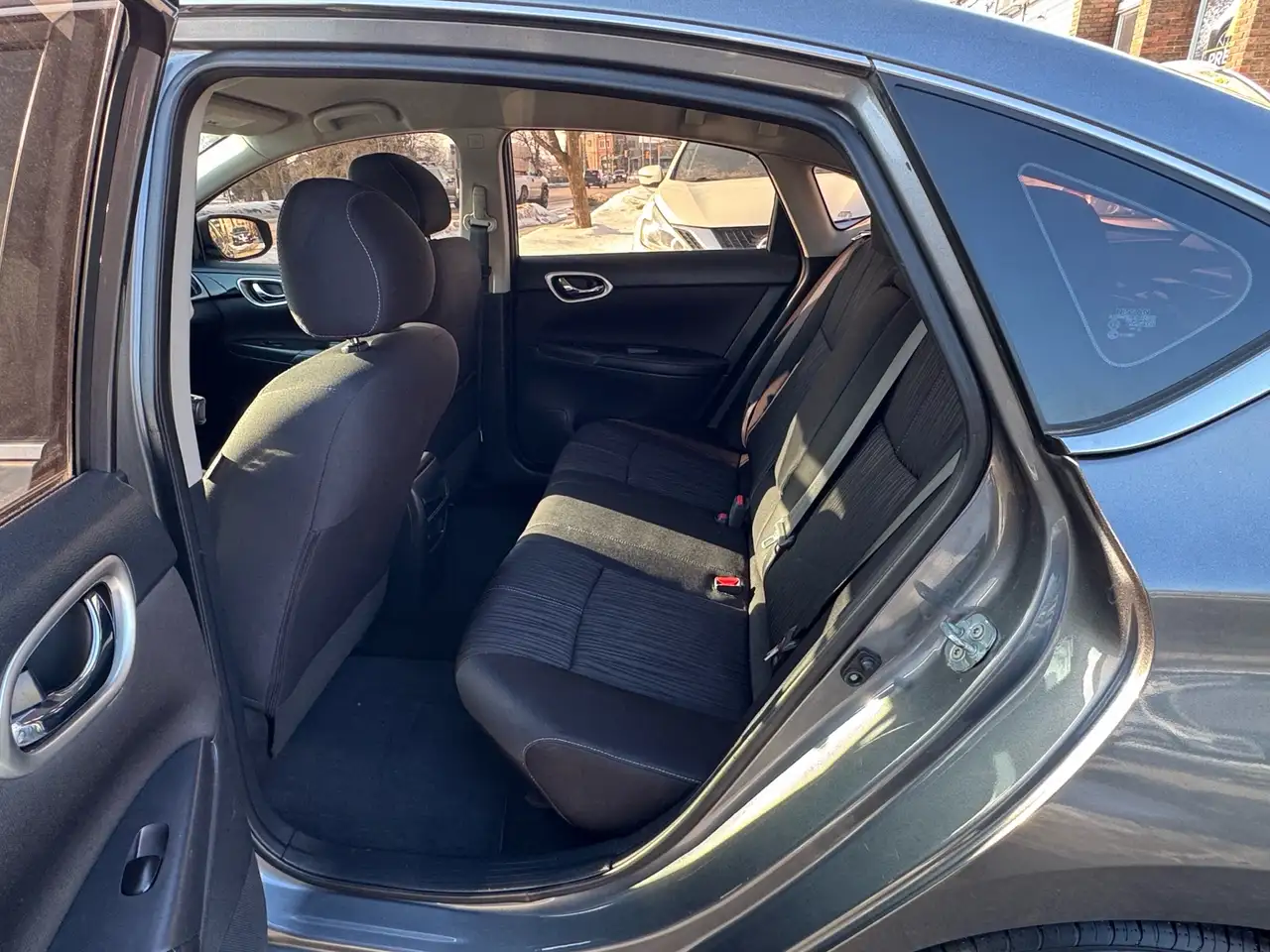 Nissan Sentra снимка Nissan Sentra