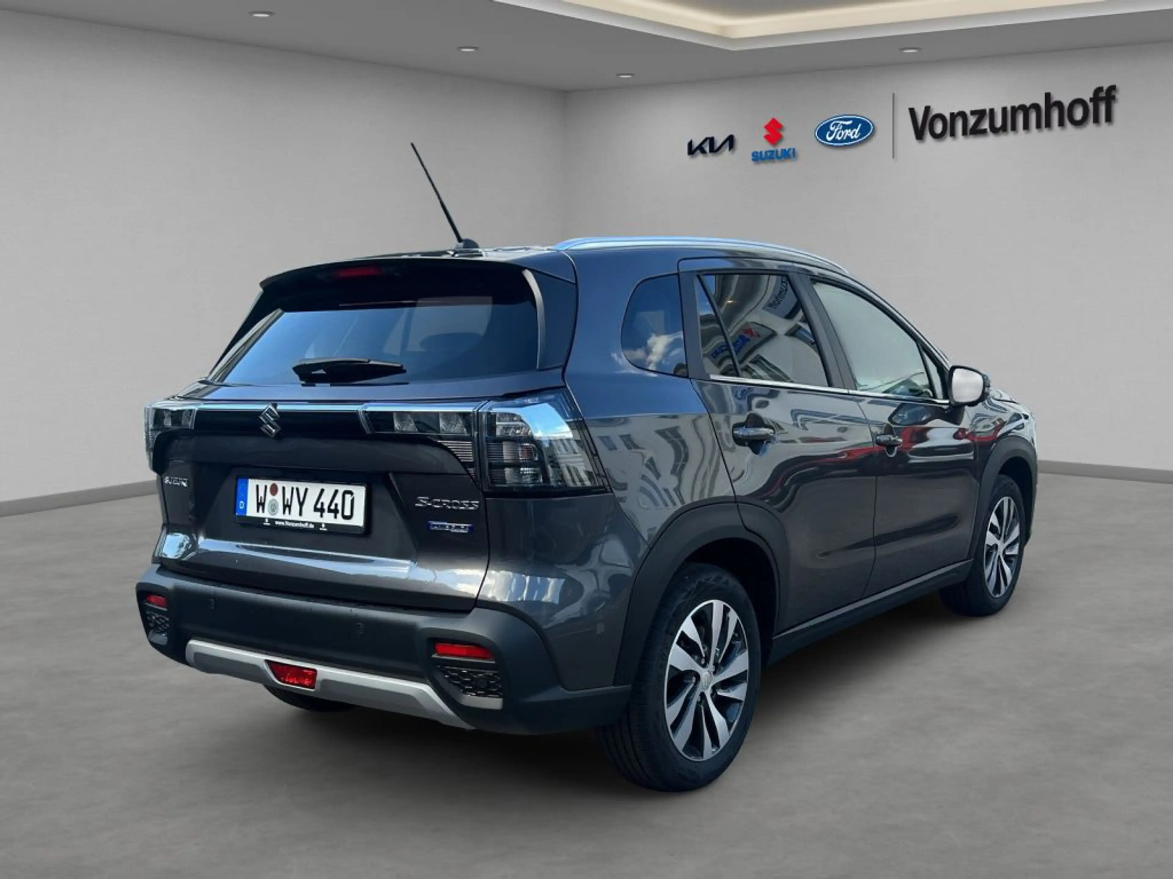 Suzuki S-Cross 1.4 Boosterjet Hybrid ALLGRIP Comfort+ — photo 3