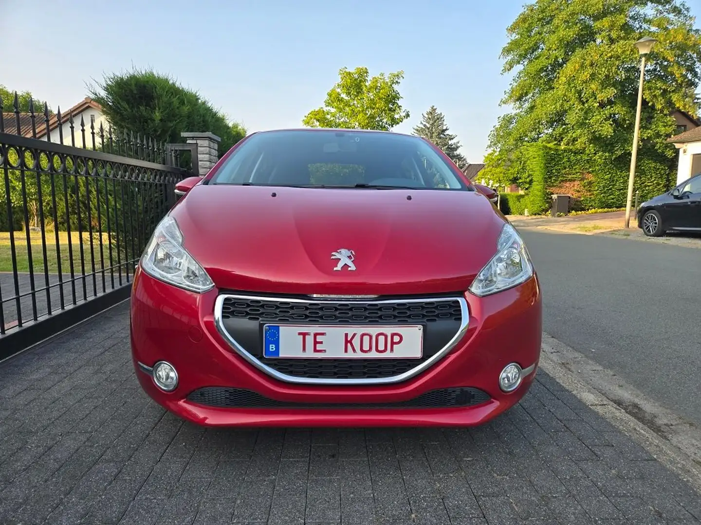 Peugeot 208 1.2i Active Rouge - 2