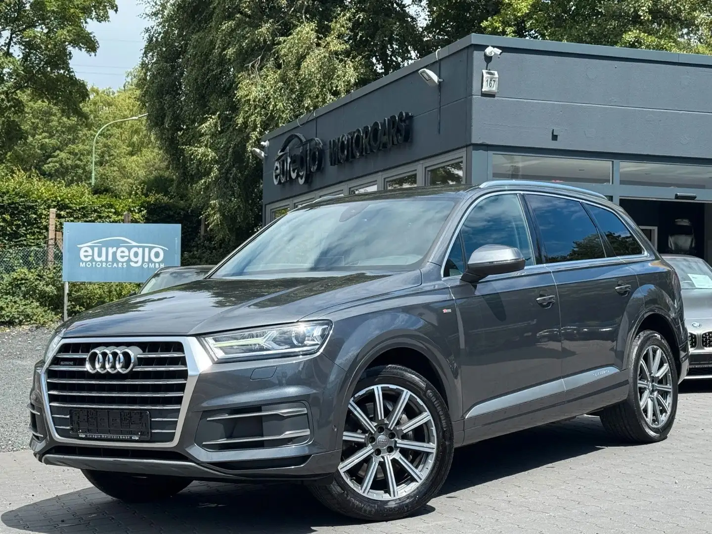 Audi Q7 3.0 TDI ultra quattro 1 Hand - S line /// Grijs - 1