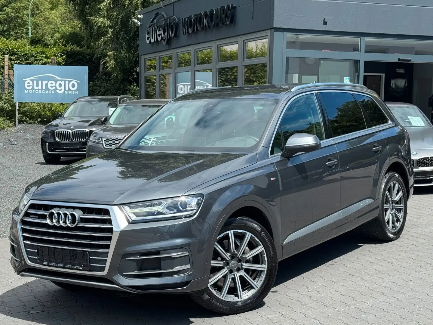 Audi Q7 3.0 TDI ultra quattro 1 Hand - S line /// Grijs - 2