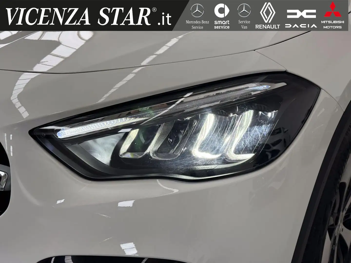 Mercedes-Benz GLA 180 d ADVANCED SPORT Bianco - 2