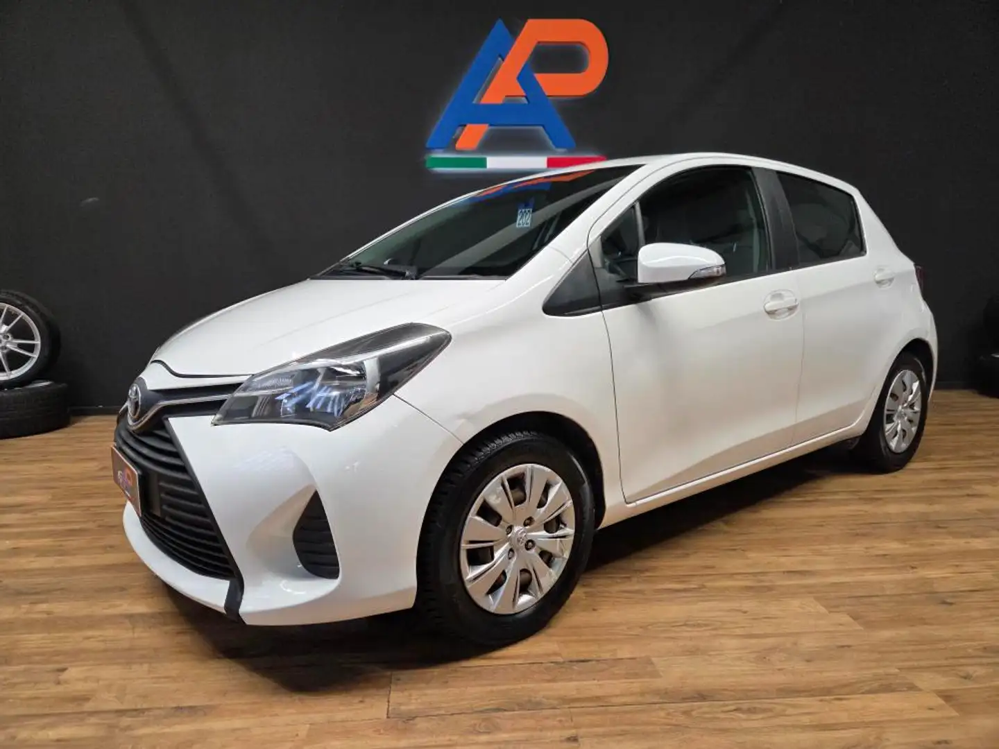 Toyota Yaris Yaris 5p 1.0 Cool Blanc - 1