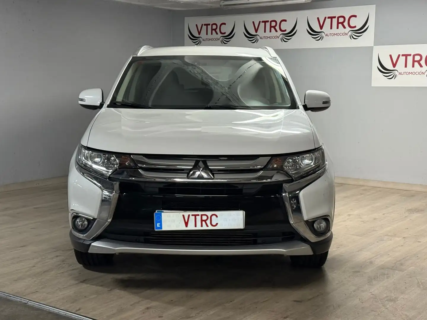 Mitsubishi Outlander 220DI-D Motion 2WD 7pl. Blanco - 2