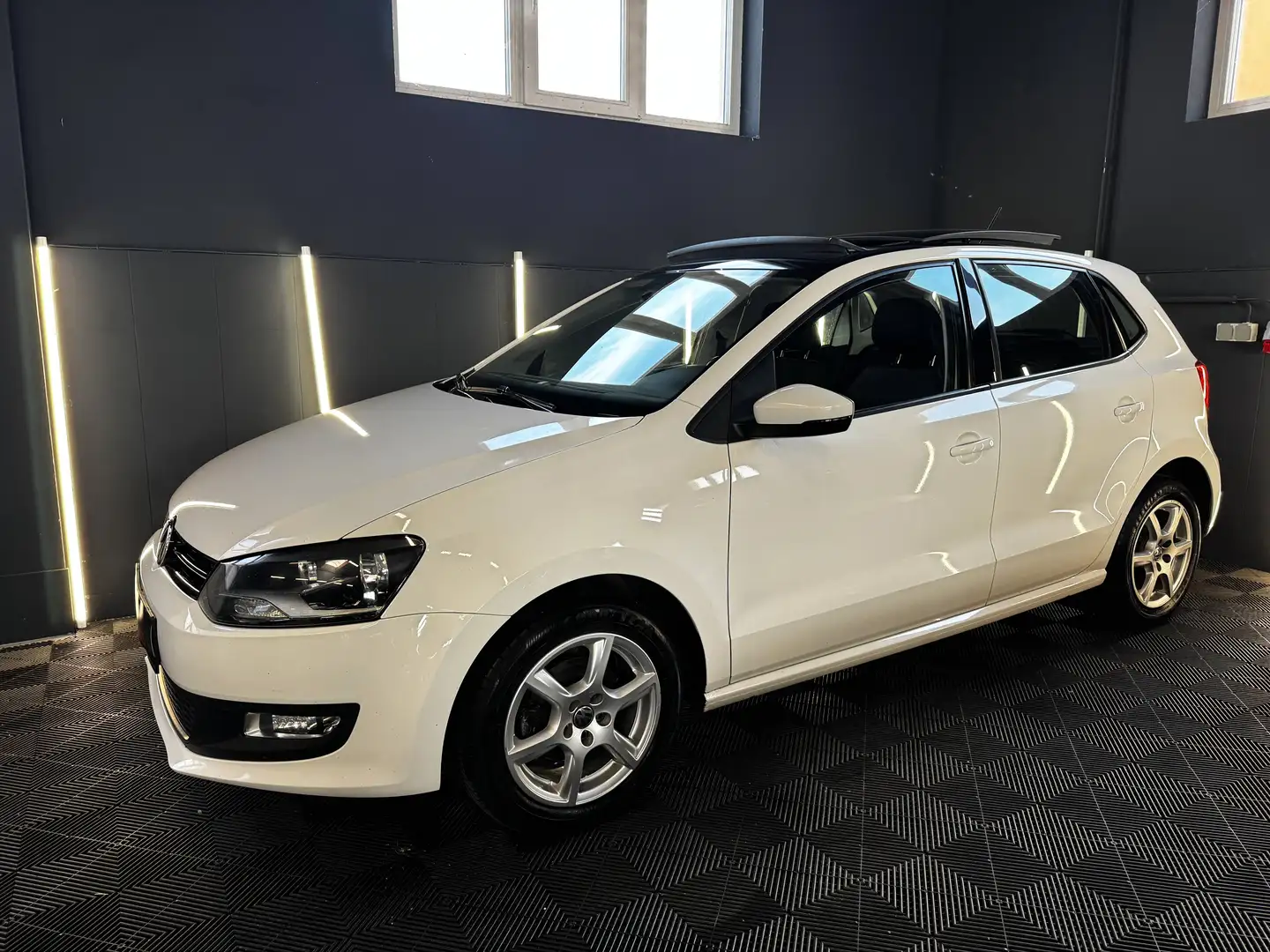 Volkswagen Polo Comfortline 1.2 Panorama-Glasdach/Klima/Neues Service/Neues Pickerl Weiß - 2