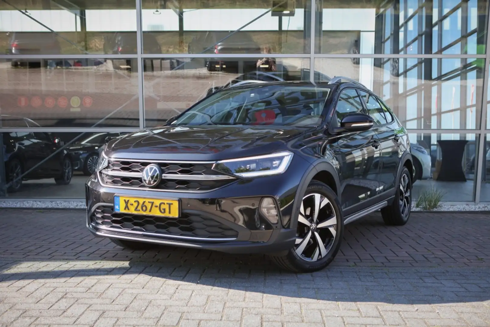Volkswagen Taigo 1.0 TSI Life Bns Zwart - 1