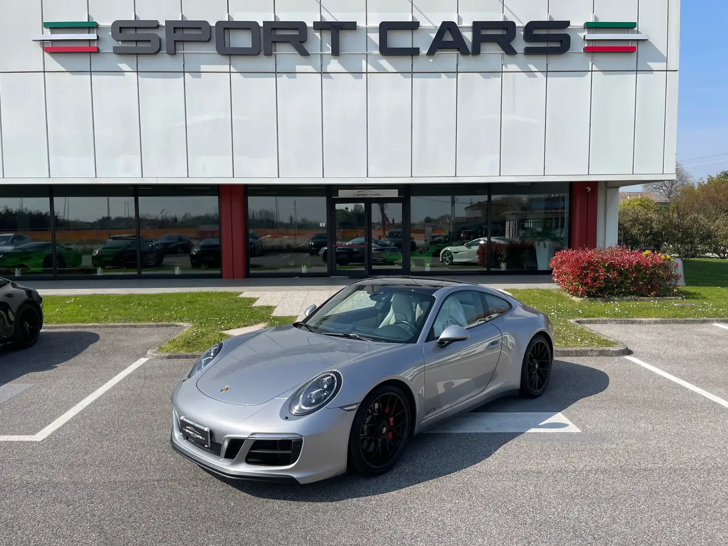 Porsche 991 Carrera Coupè 4 GTS Plateado - 2
