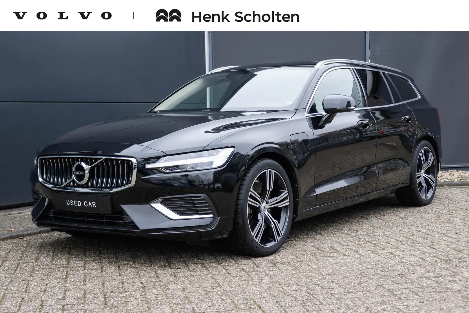 Volvo V60 2.0 T8 Twin Engine AWD Inscription | Panoramisch S Zwart - 1