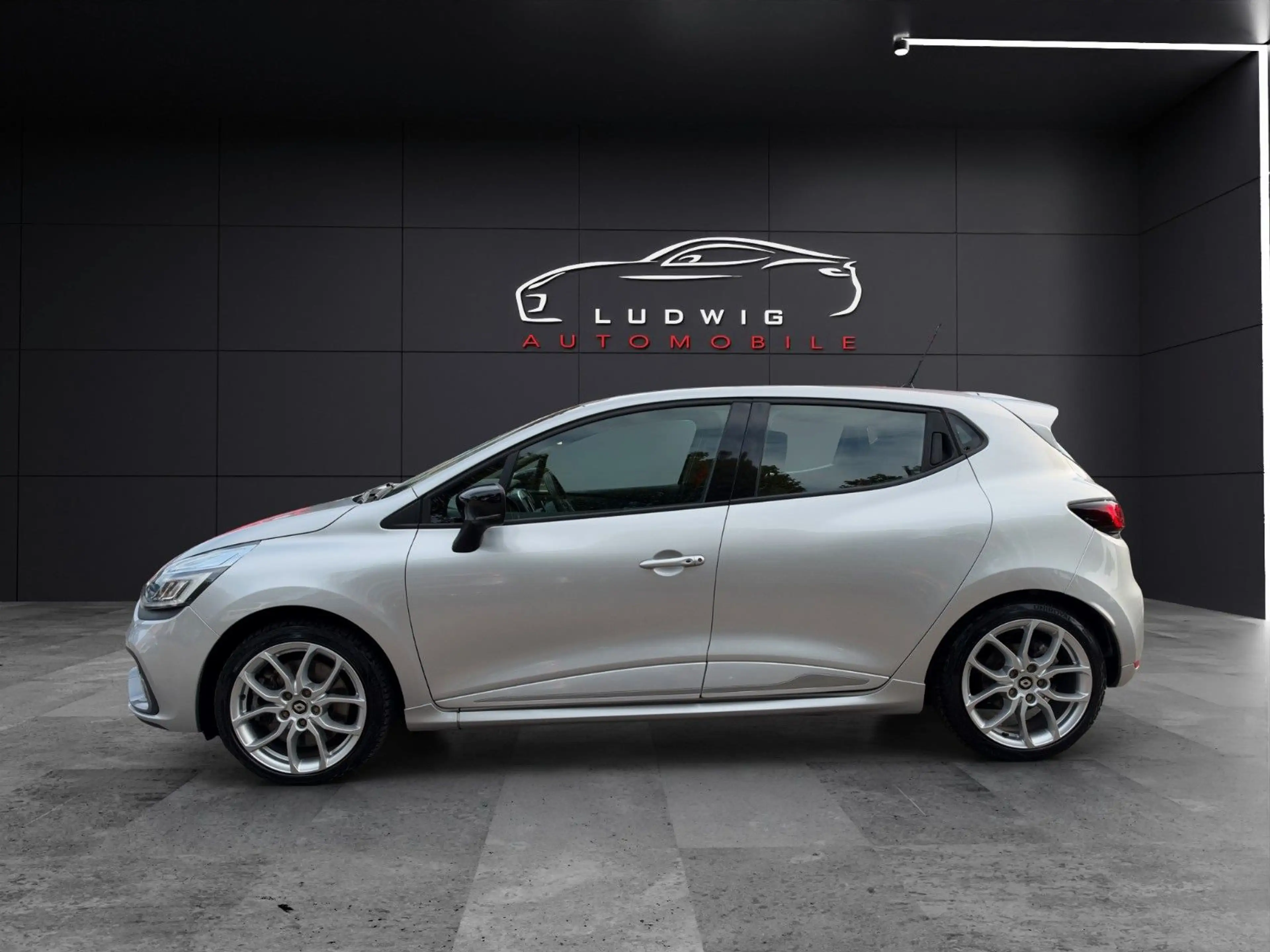 Renault Clio ENERGY TCe 200 EDC R.S. / KAMERA / TRAUM — photo 4