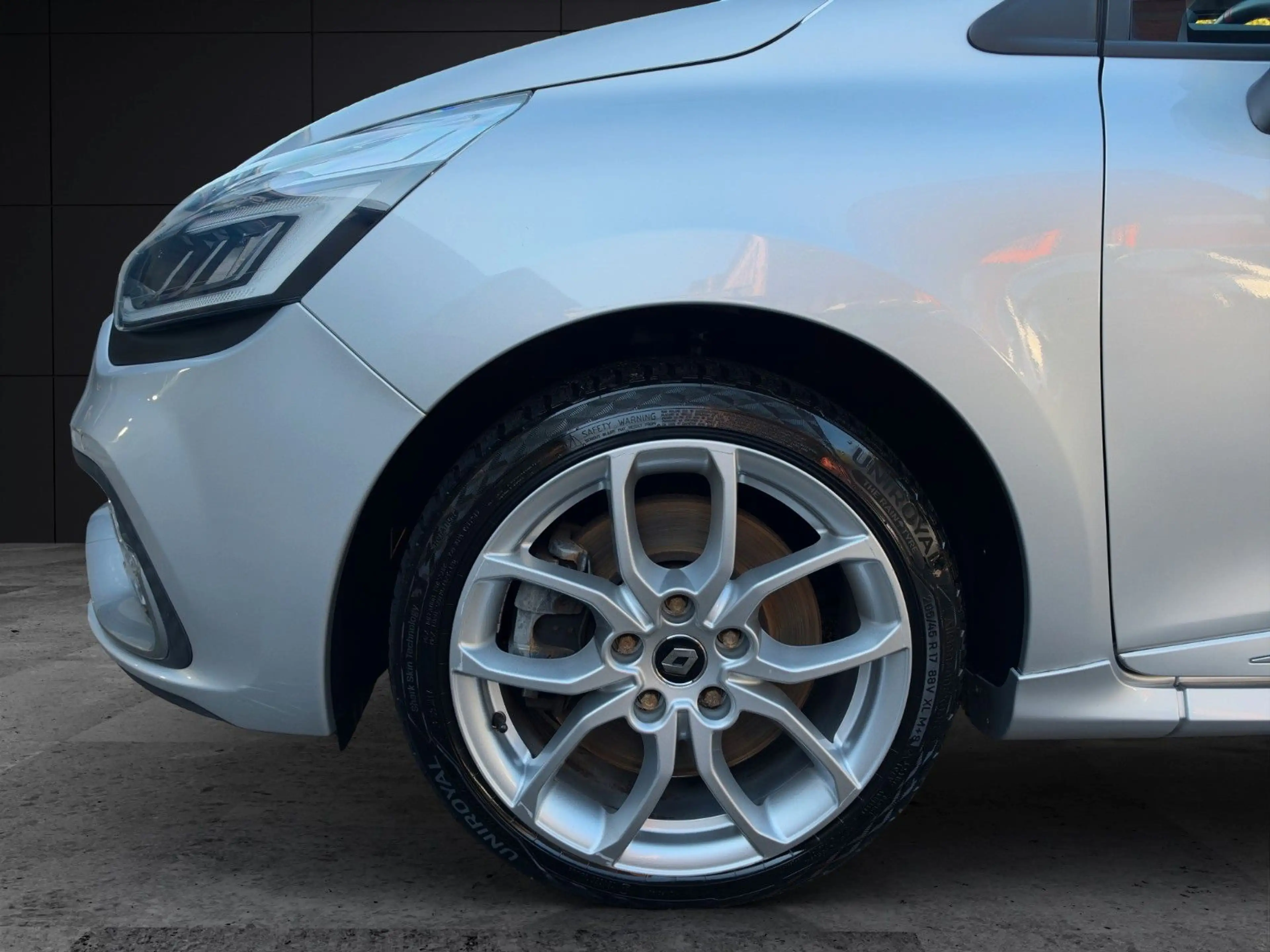 Renault Clio ENERGY TCe 200 EDC R.S. / KAMERA / TRAUM — photo 9