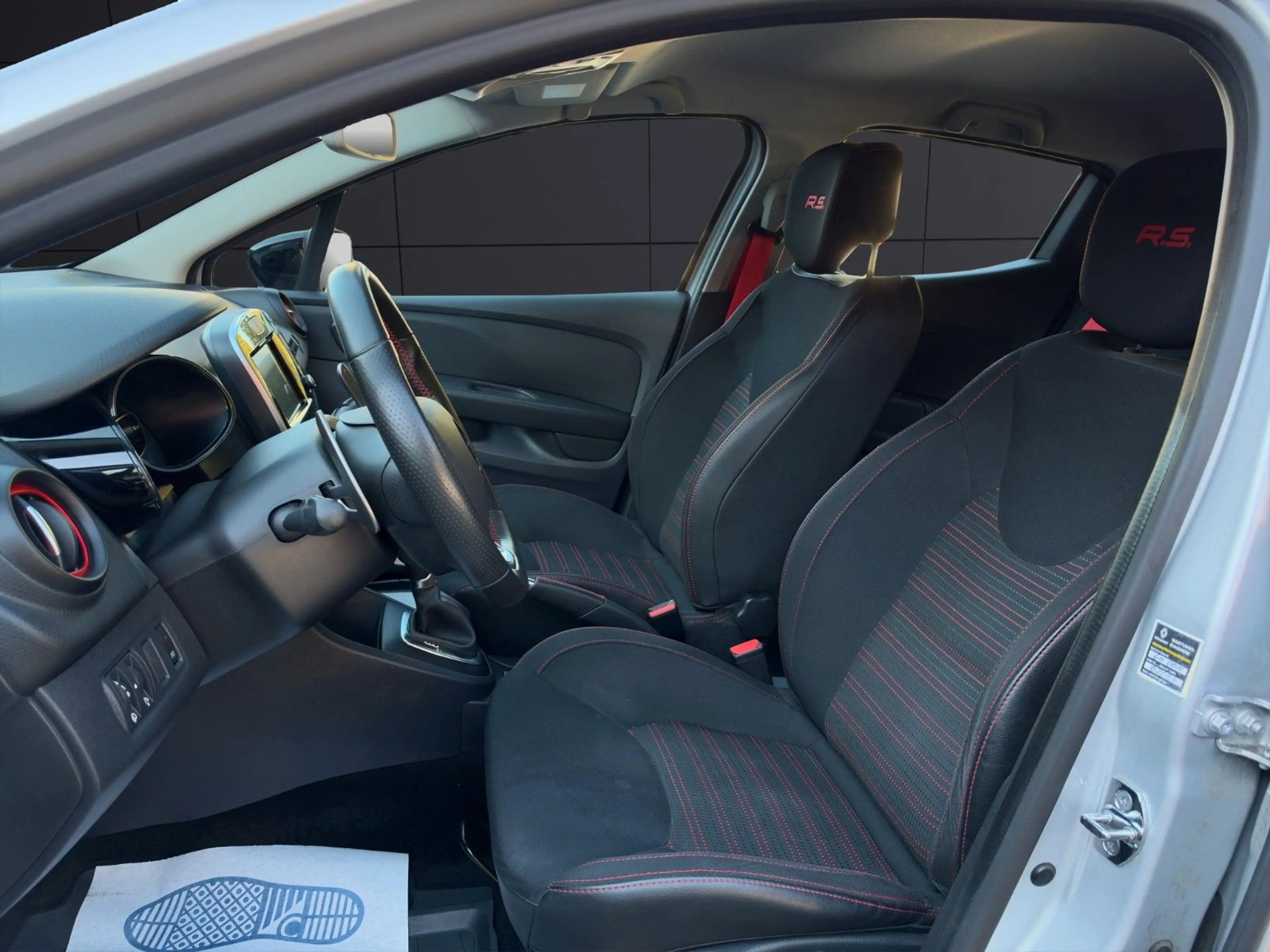 Renault Clio ENERGY TCe 200 EDC R.S. / KAMERA / TRAUM — photo 10