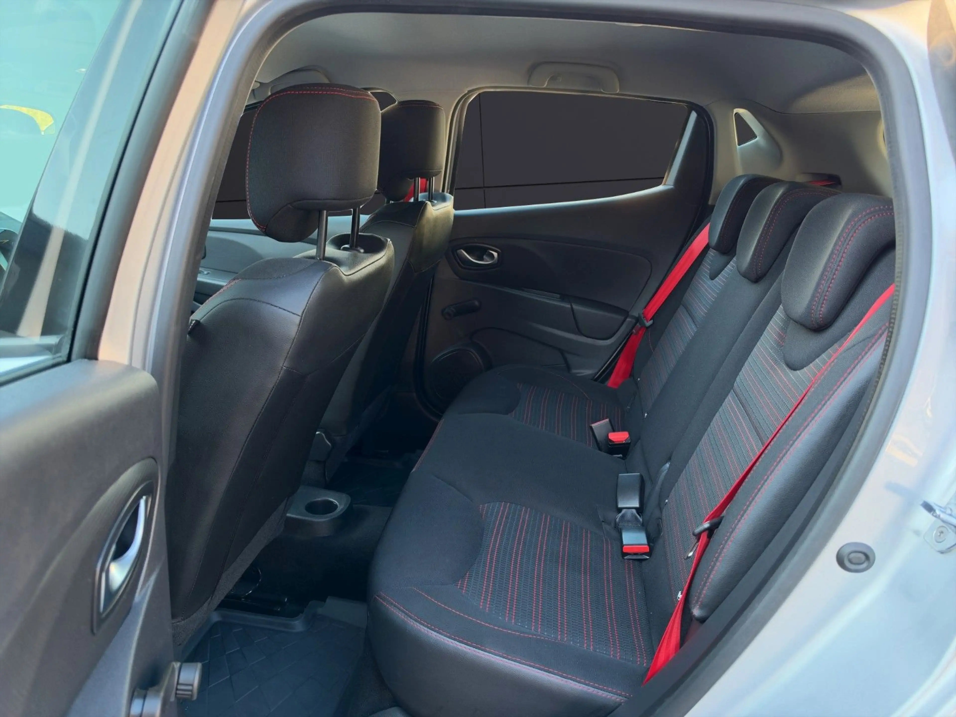 Renault Clio ENERGY TCe 200 EDC R.S. / KAMERA / TRAUM — photo 12