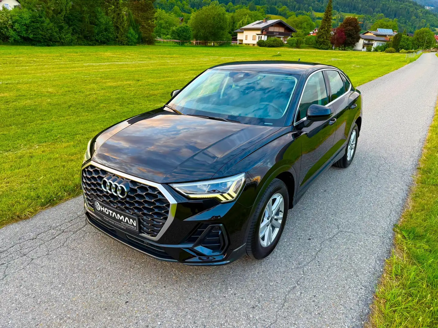 Audi Q3 35 TFSI Sportline LED 8-Fach Service & TÜV NEU Schwarz - 1