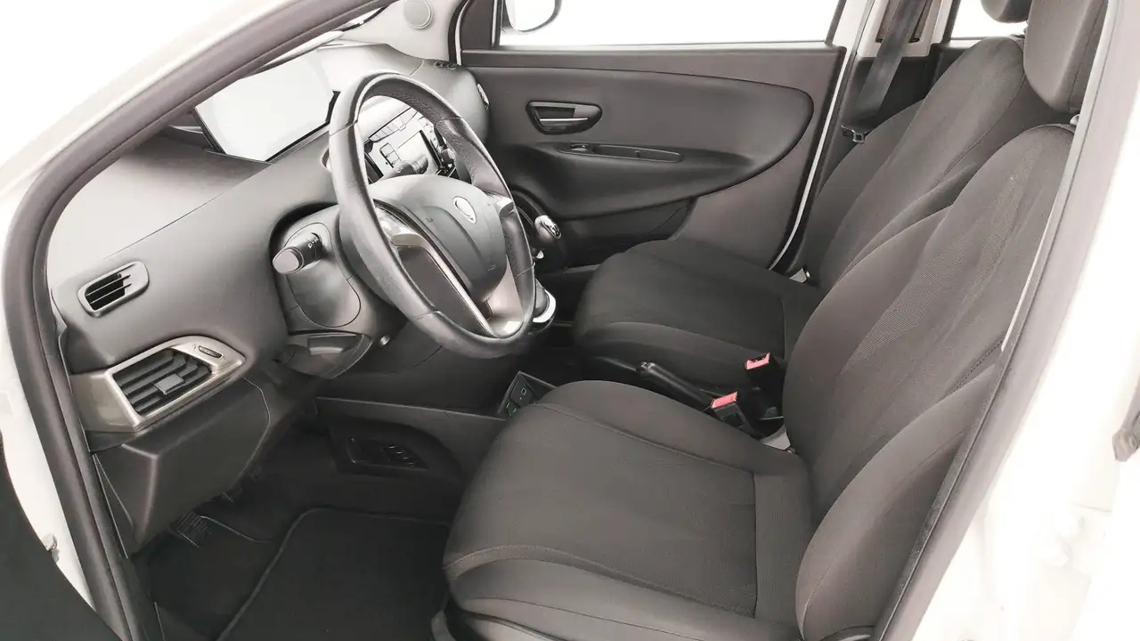 Lancia Ypsilon 2021 — фото 14