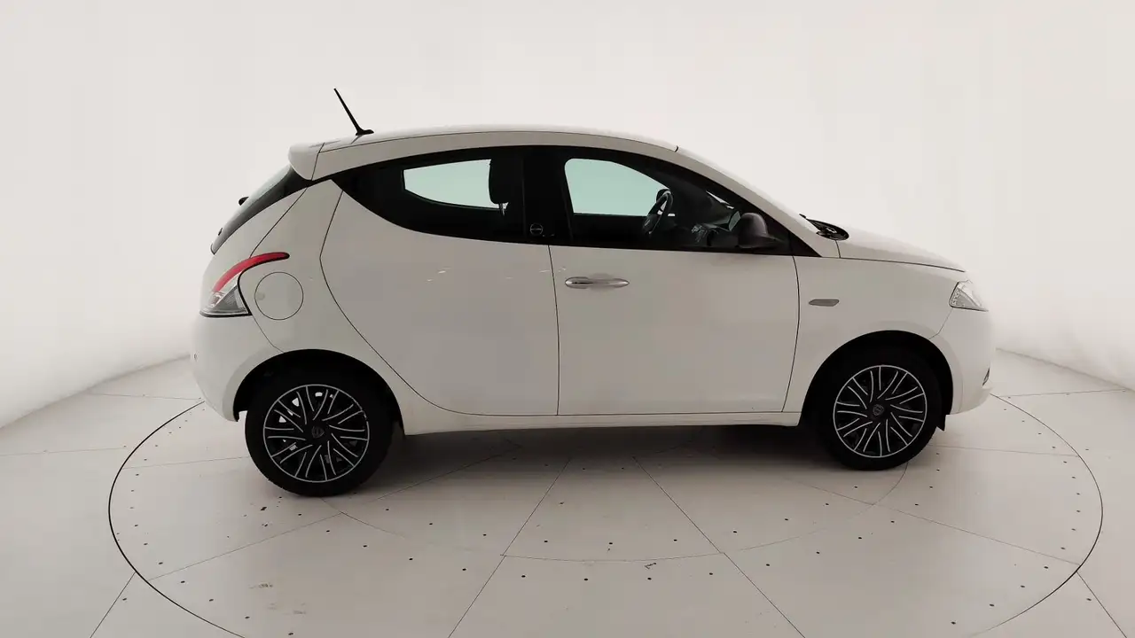 Lancia Ypsilon 2021 — фото 8