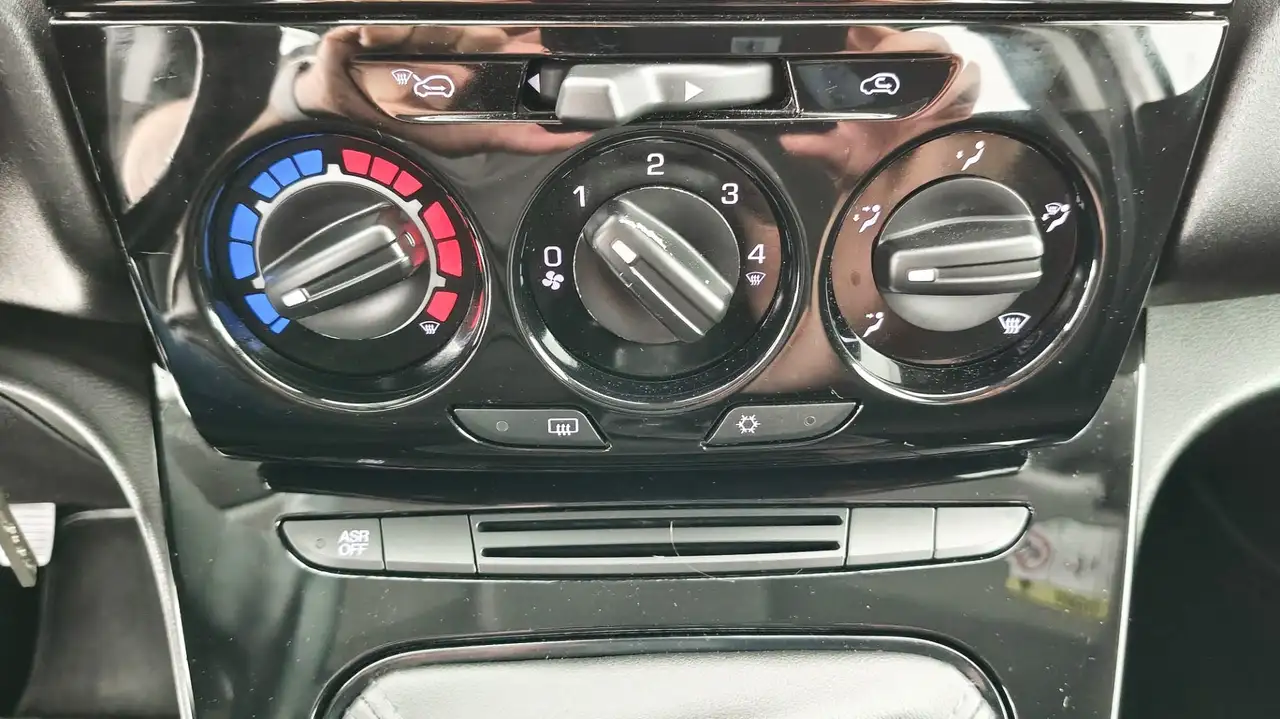 Lancia Ypsilon 2021 — фото 12