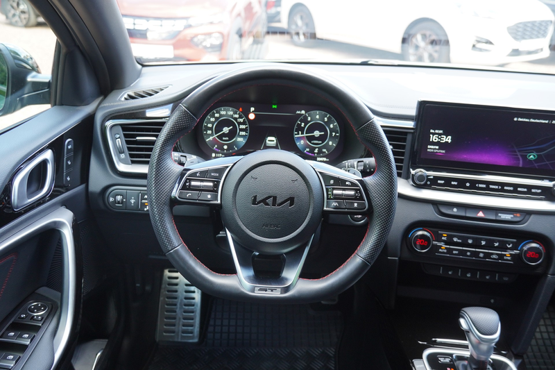 Kia ProCeed / pro_cee'd ProCeed 1.6 T-GDI GT — photo 9