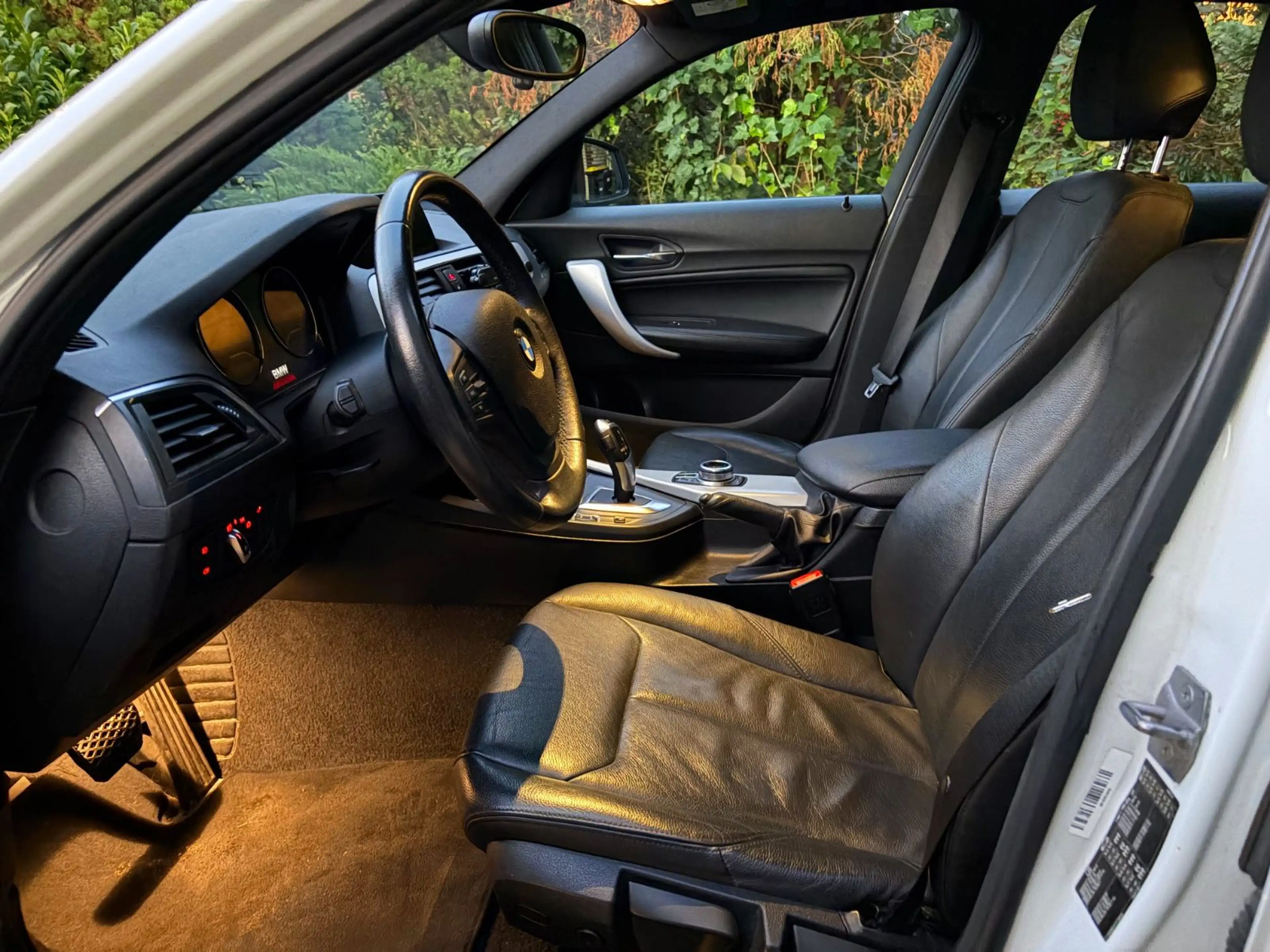 BMW 120 i*5-trg.*automatik*Leder*keyless*Navi*Tempo — photo 12
