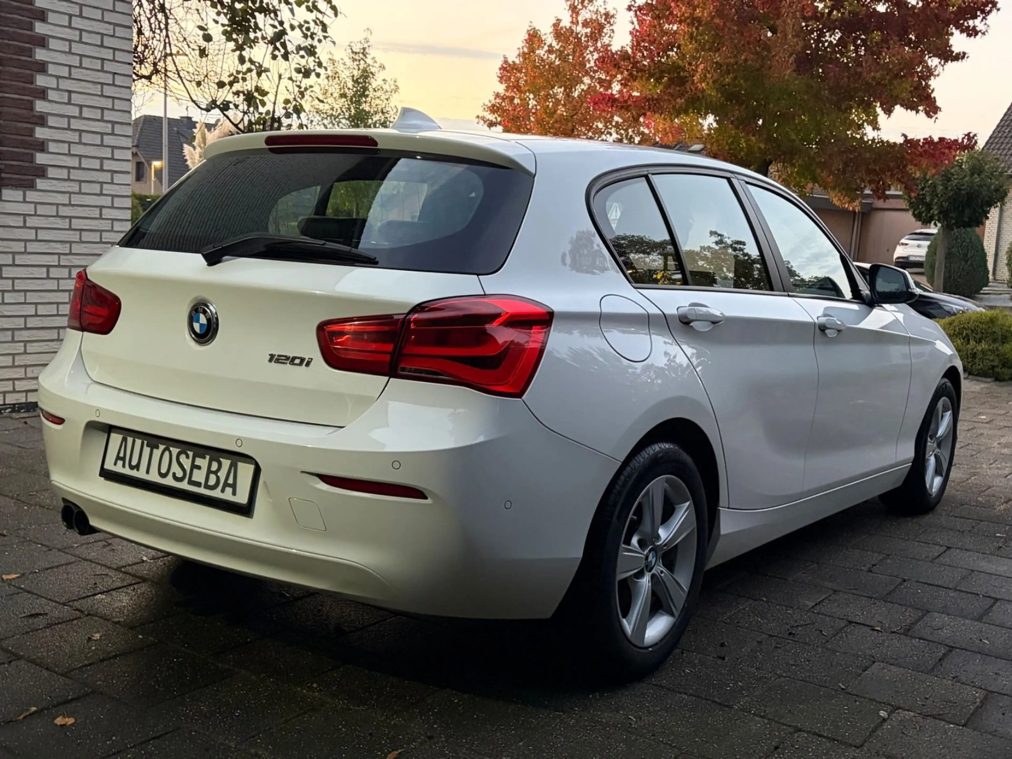 BMW 120 i*5-trg.*automatik*Leder*keyless*Navi*Tempo — photo 8