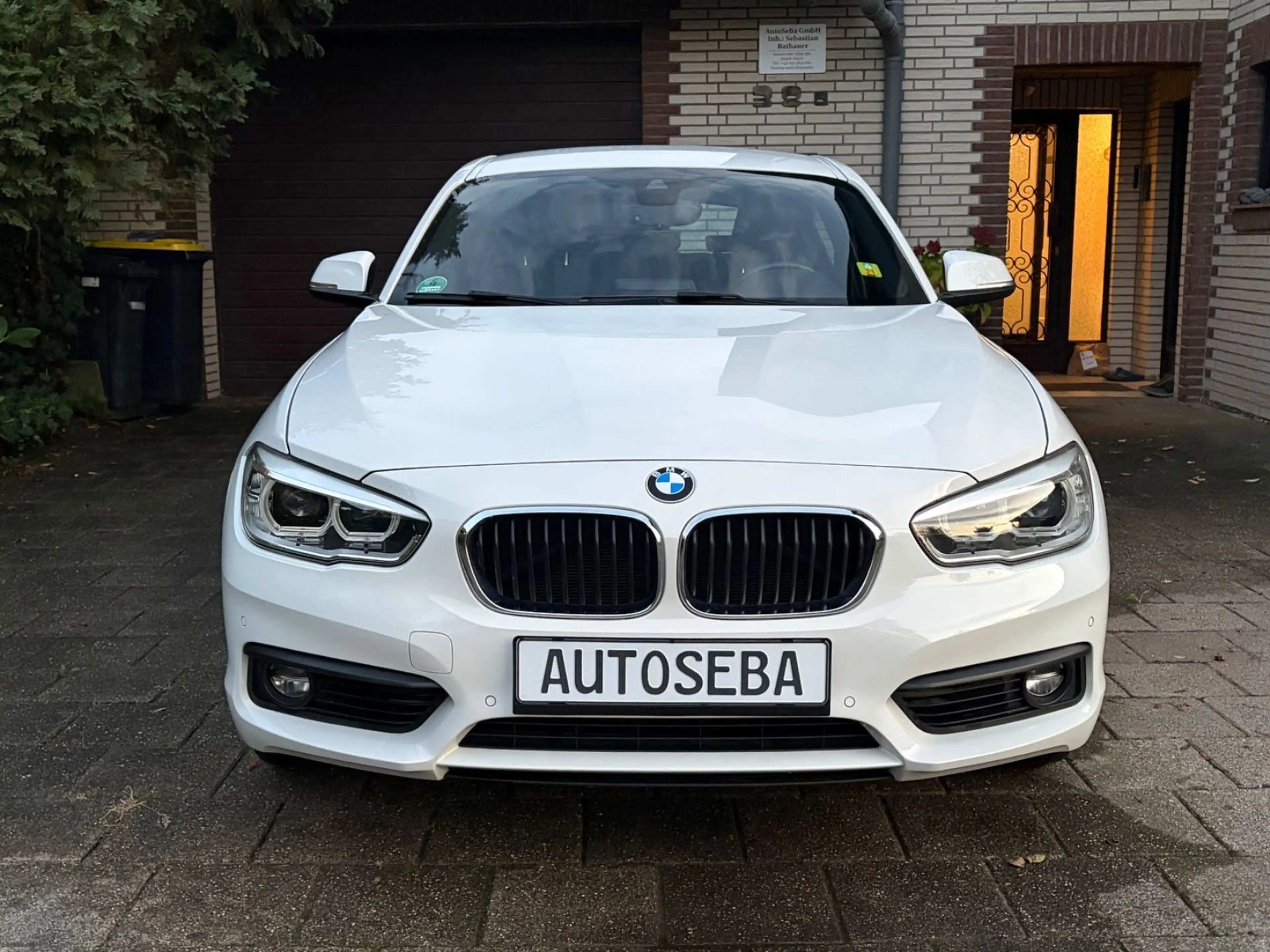BMW 120 i*5-trg.*automatik*Leder*keyless*Navi*Tempo — photo 2