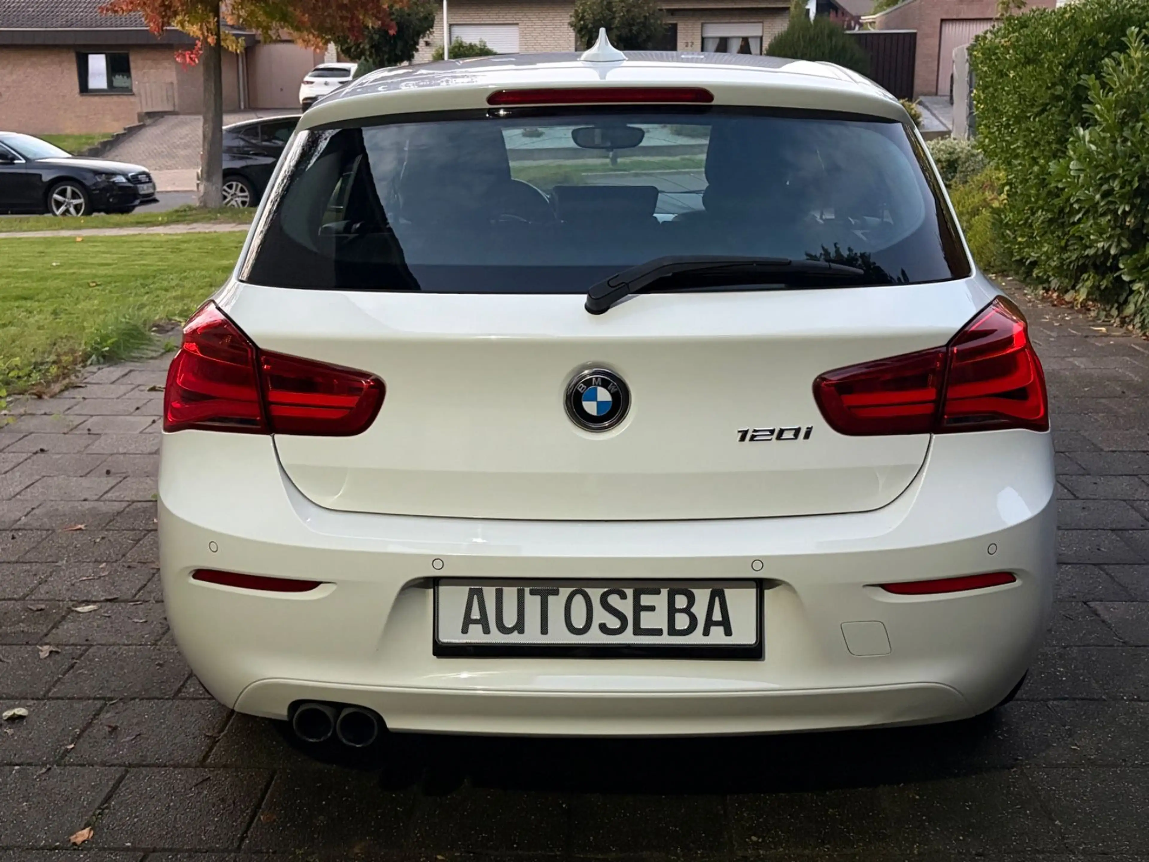 BMW 120 i*5-trg.*automatik*Leder*keyless*Navi*Tempo — photo 6