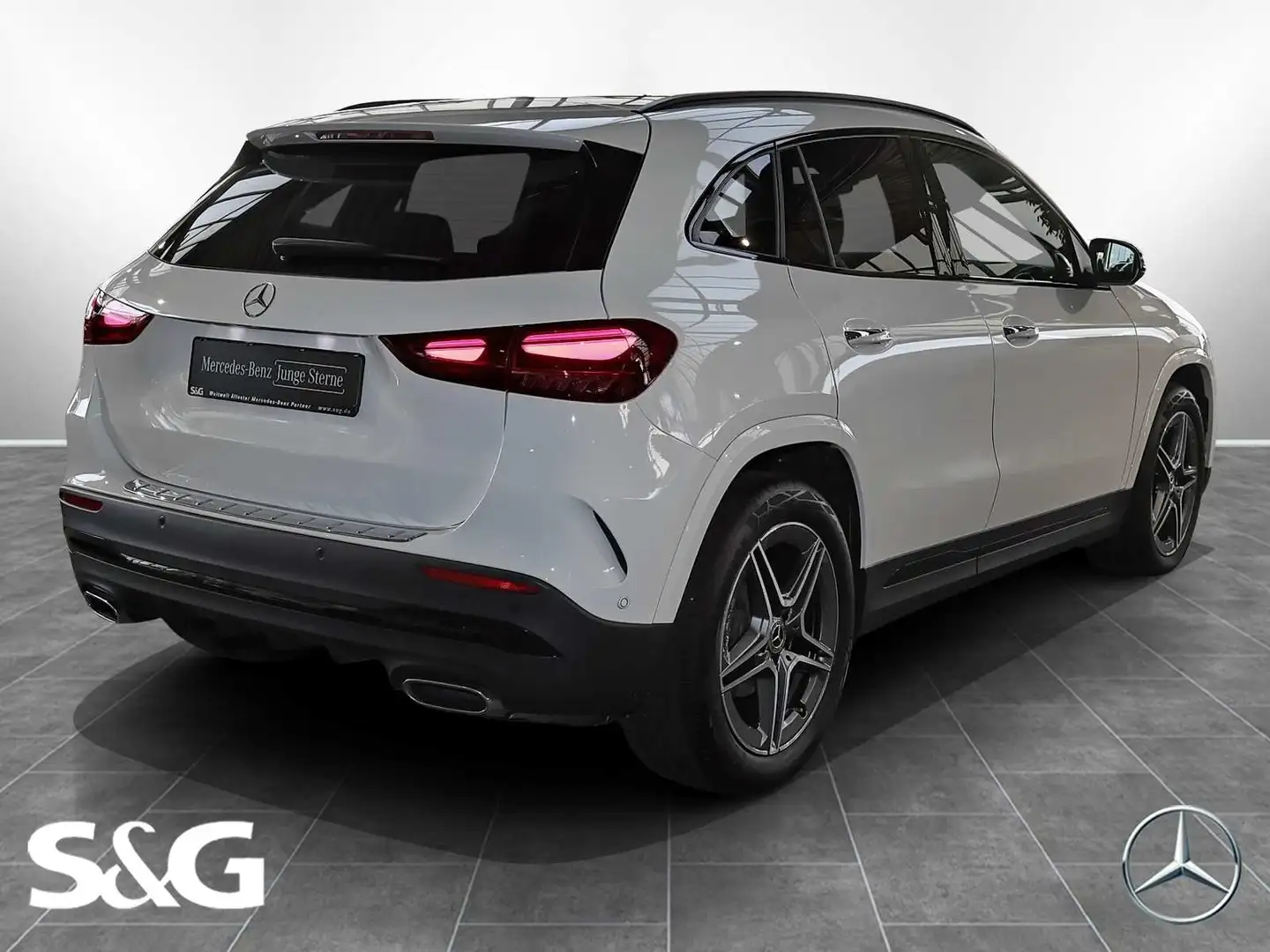 Mercedes-Benz GLA 200 AMG PANO+TOTWINKEL+KAMERA+MBUX+LED+19" Weiß - 2