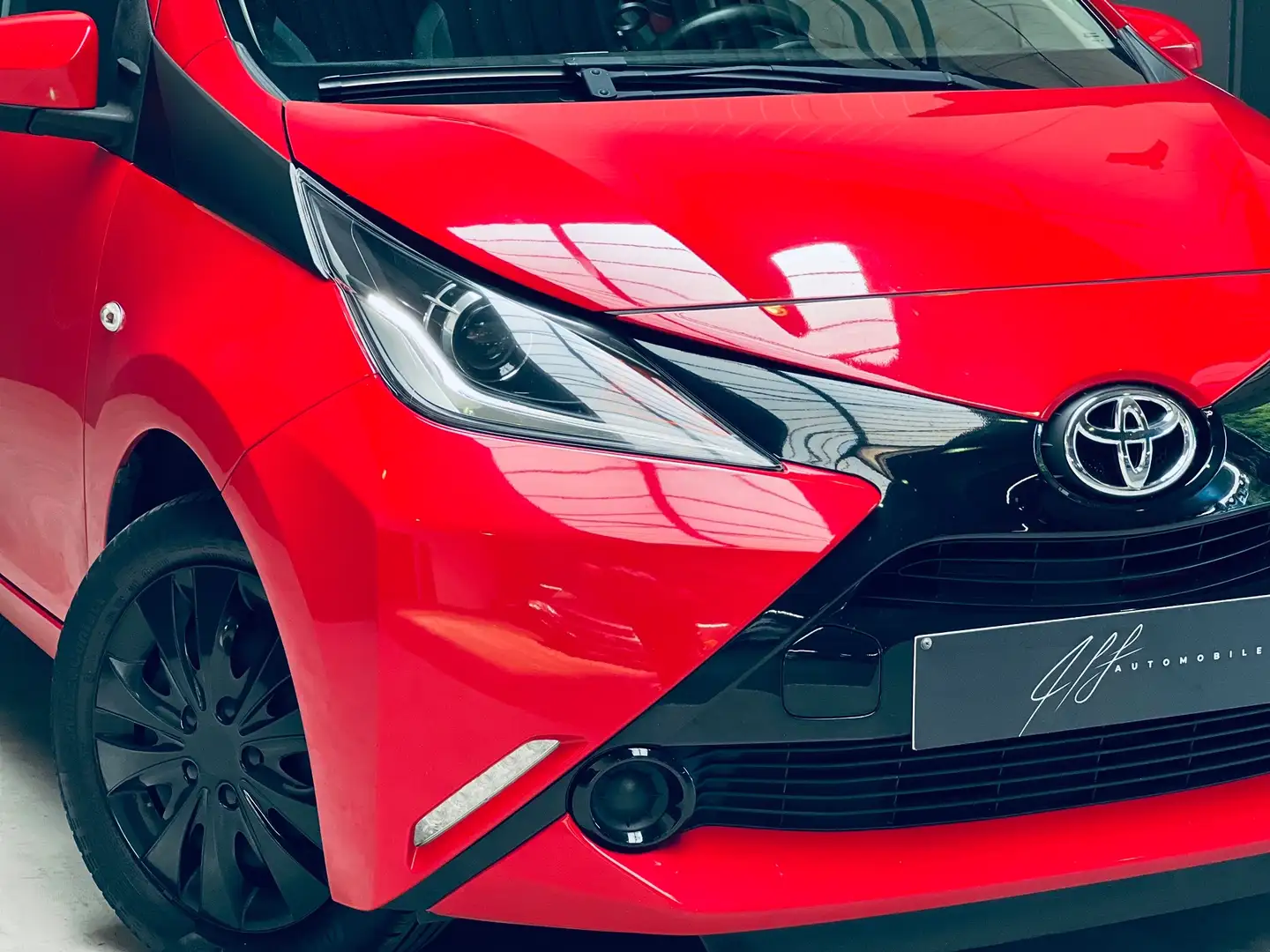 Toyota Aygo Aygo 1.0i **AUTOMATIQUE**CAMERA DE RECUL** Rouge - 2