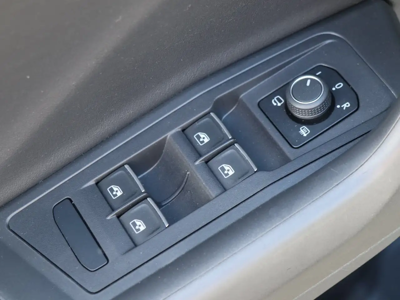 Volkswagen T-Roc 1.5TSI R-Line AHK Navi DSG ACC A, миниатюра 14