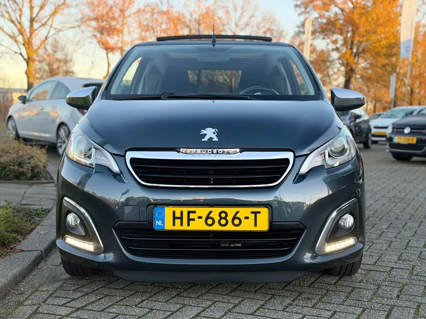 Peugeot 108 1.2 VTi Allure cabriolet airco Grijs - 2