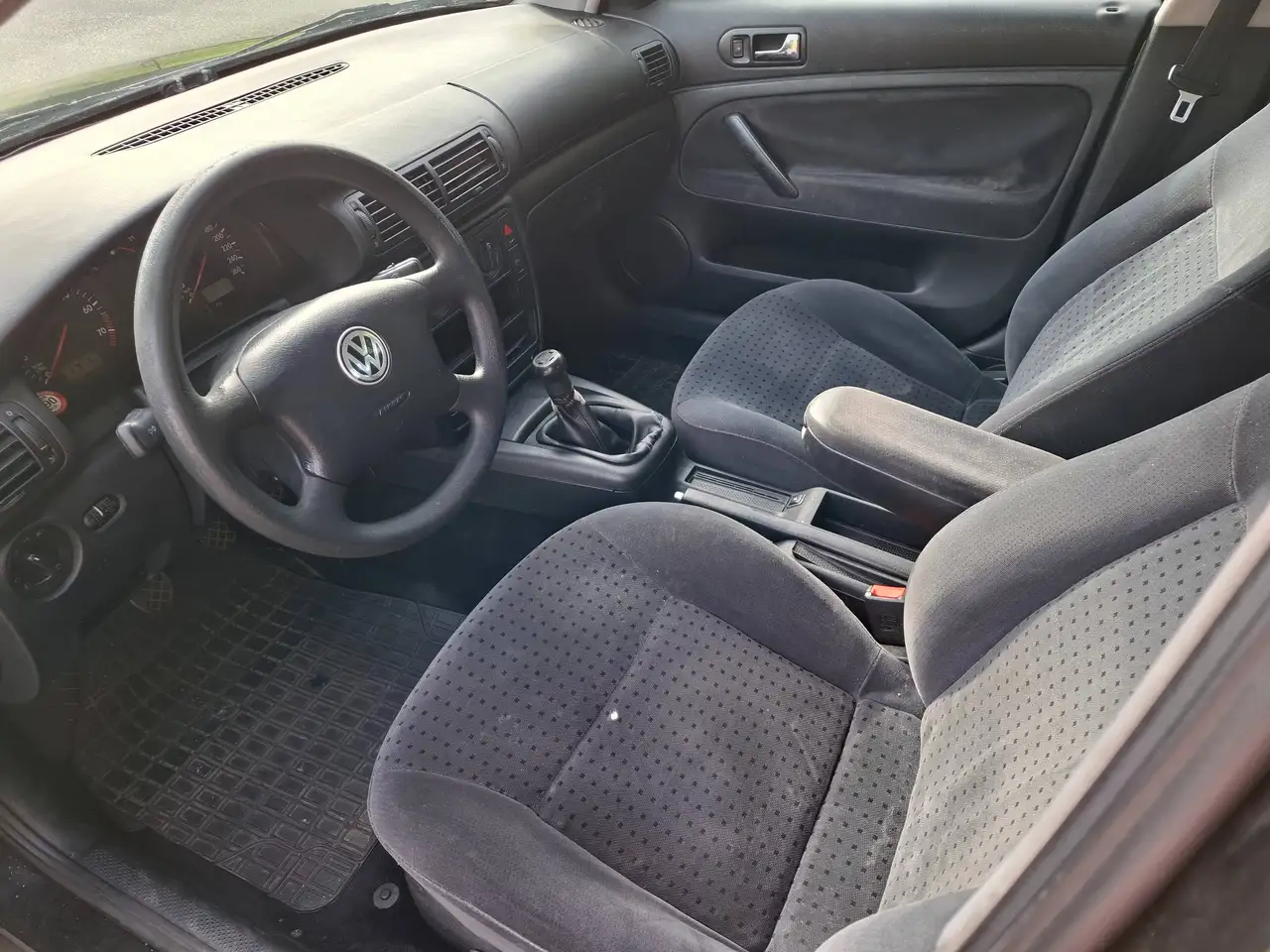 Volkswagen Passat 1.6 TÜV 04/2027 AHK, foto 9
