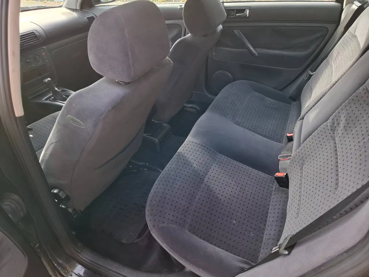 Volkswagen Passat 1.6 TÜV 04/2027 AHK, foto 10