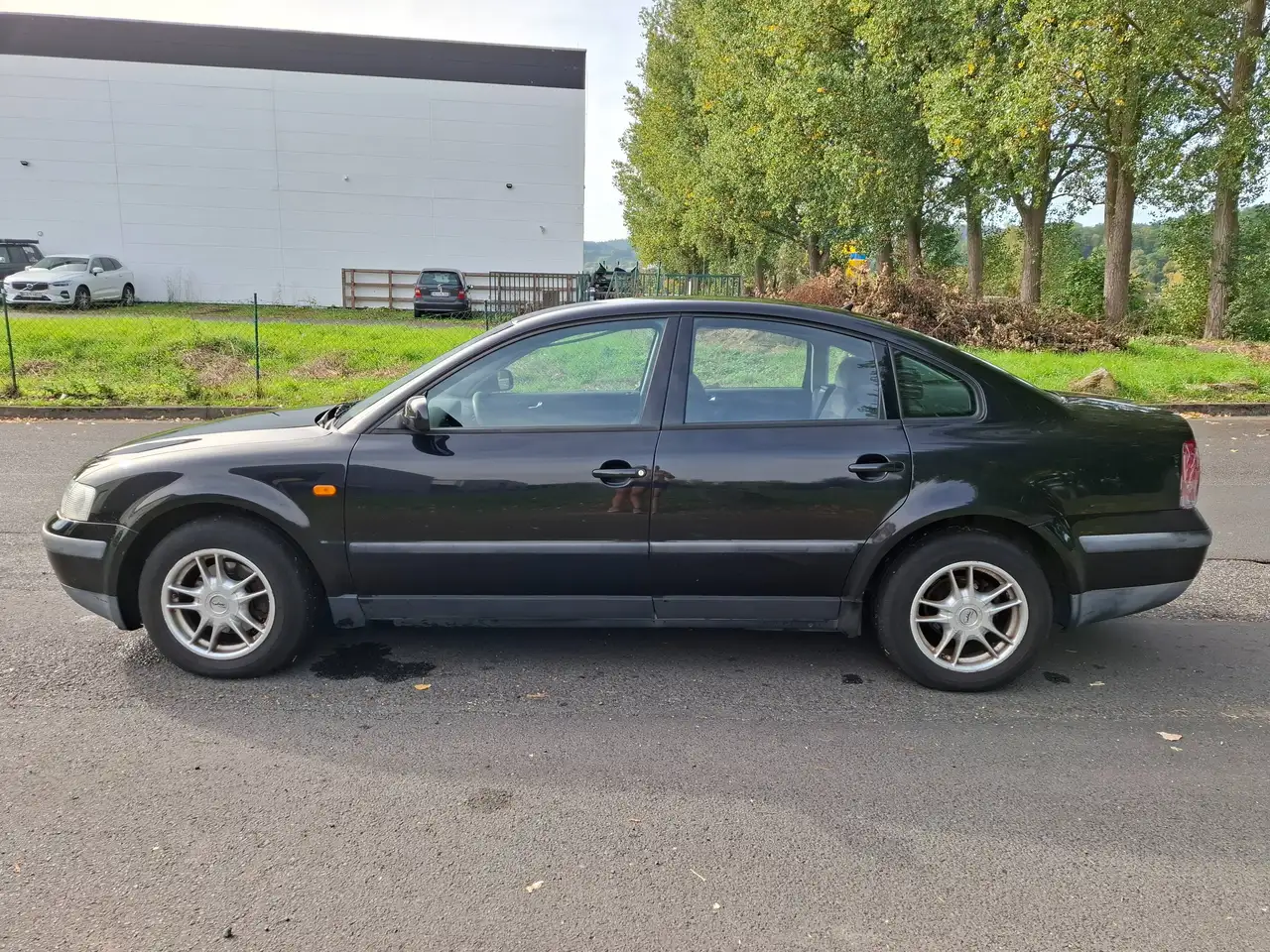 Volkswagen Passat 1.6 TÜV 04/2027 AHK, foto 2