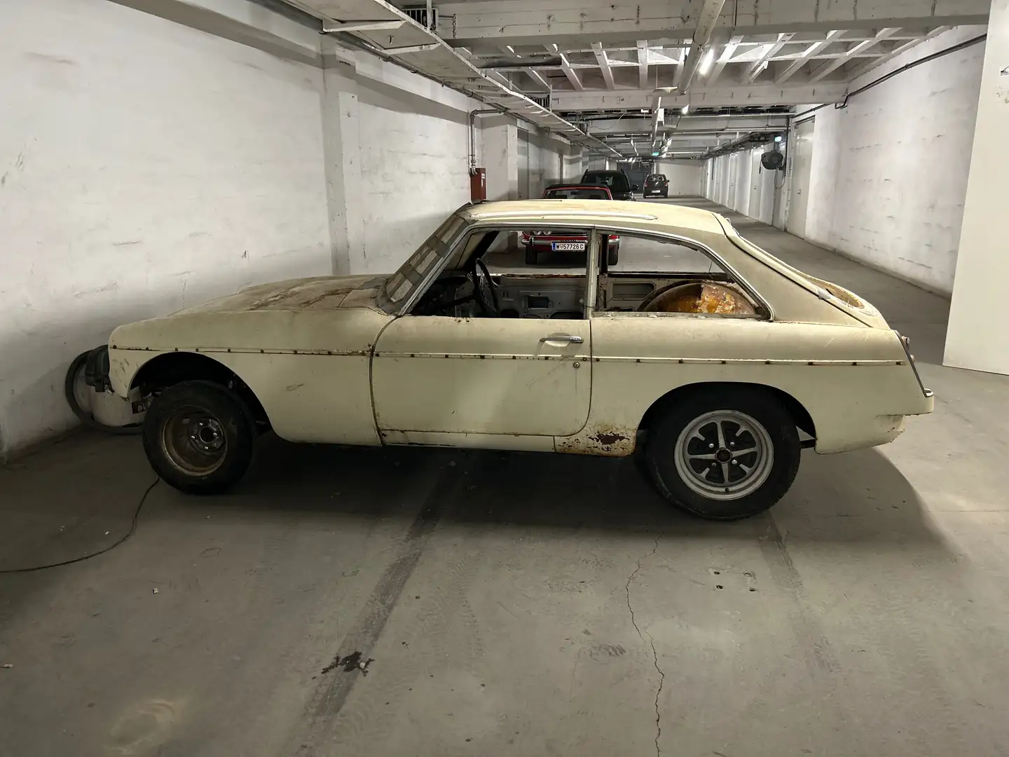 MG MGB GT Weiß - 2