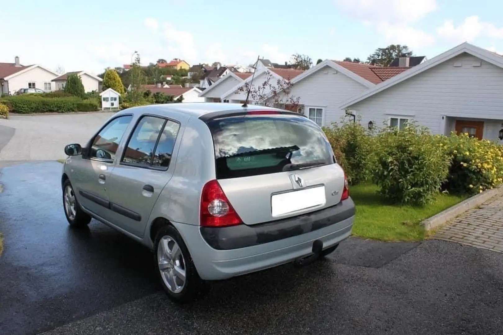 Renault Clio 1.5 dCi 70 eco2 Rip Curl 2 - 1