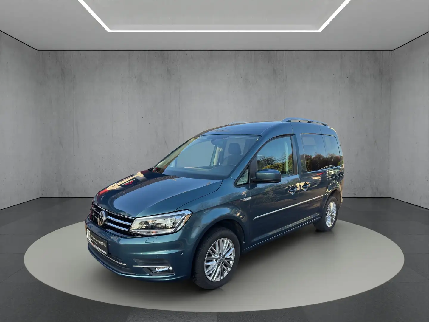 Volkswagen Caddy Highline BMT Anhängerkupplung GJR Grün - 2