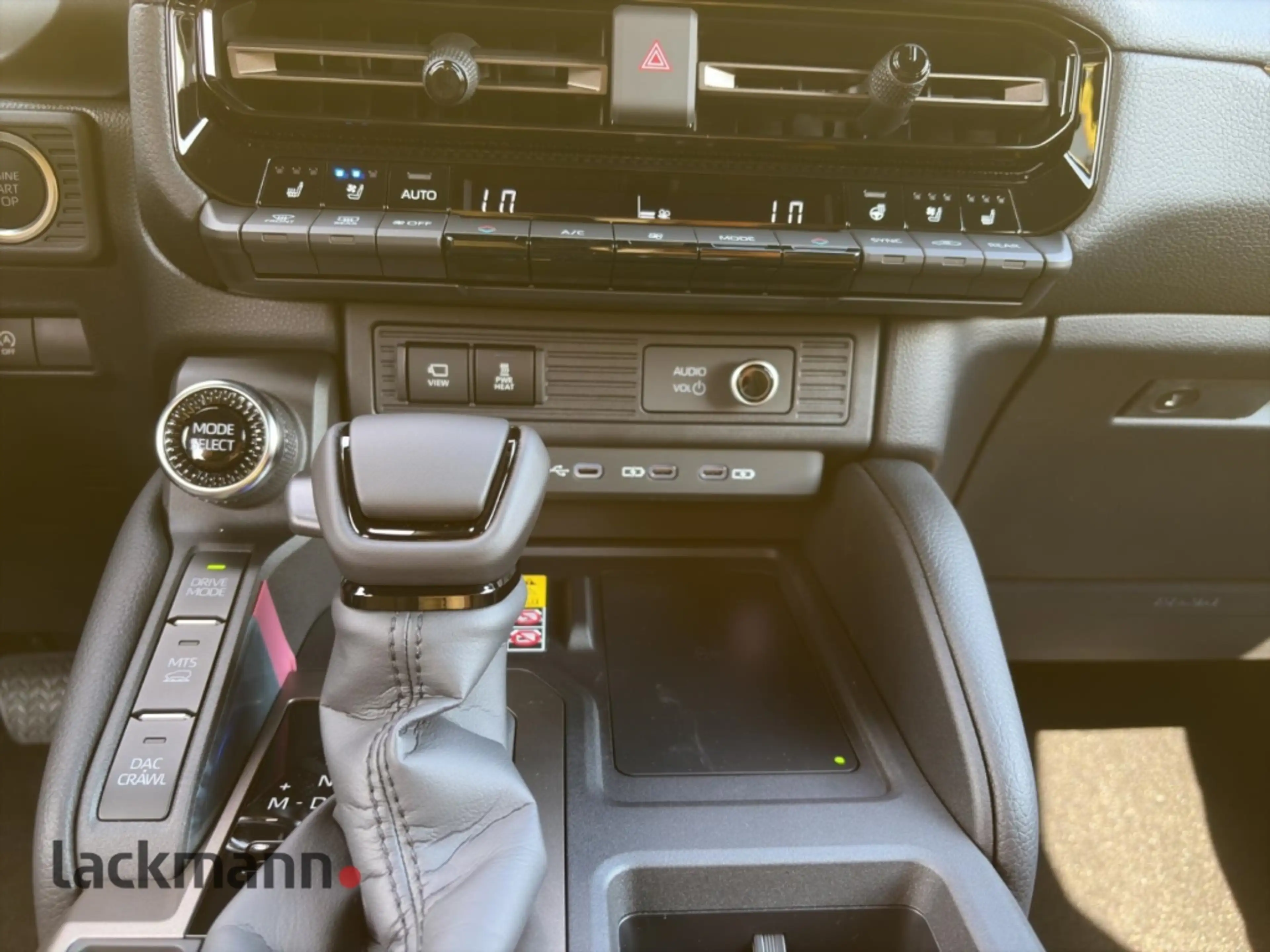 Toyota Land Cruiser 2,8 D-4D Mild Hybrid, Lounge *Pano* — photo 11
