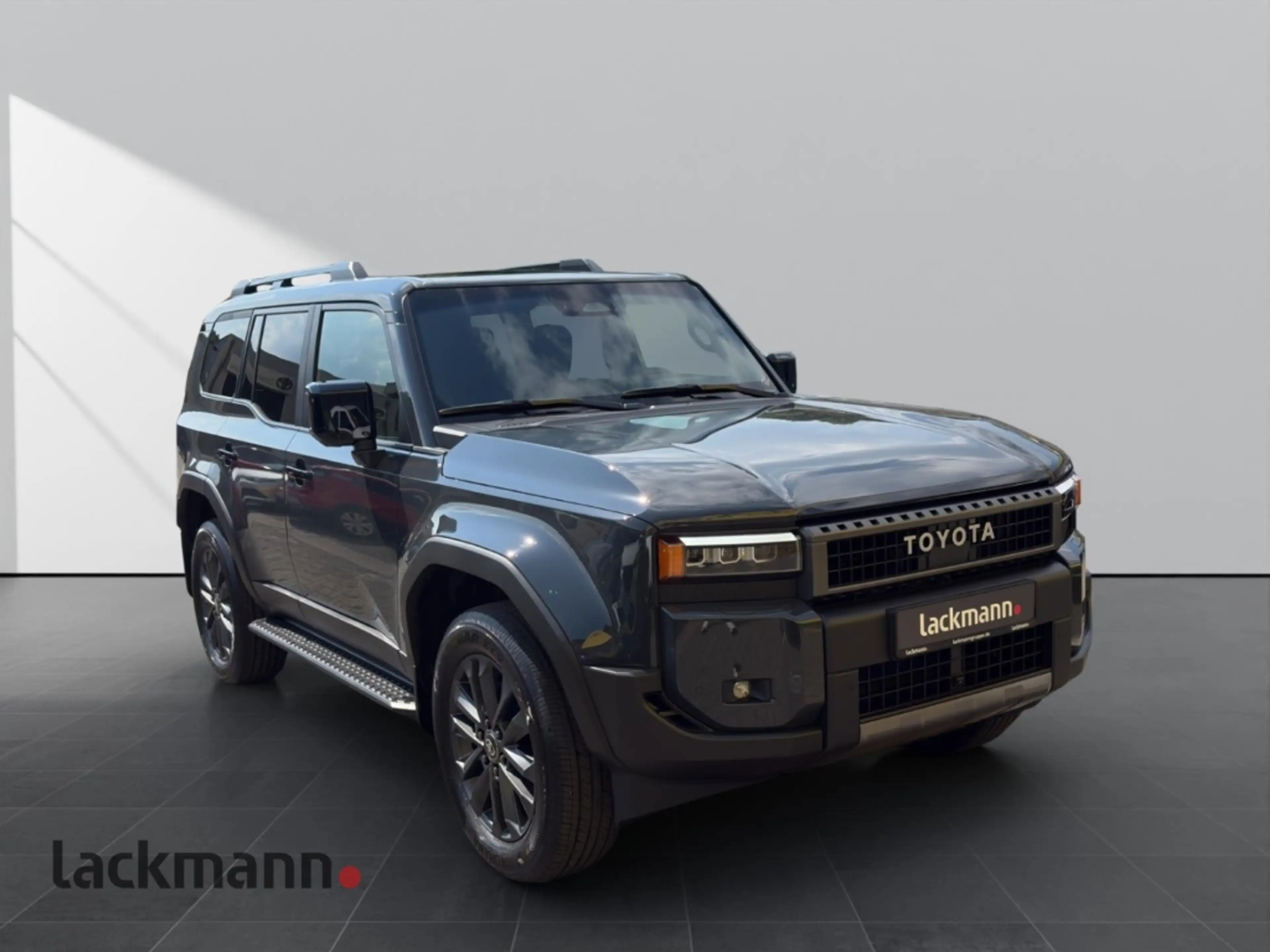 Toyota Land Cruiser 2,8 D-4D Mild Hybrid, Lounge *Pano* — photo 3