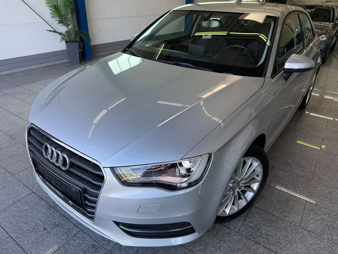 Audi A3 2.0 TDI*AUTOMATIK*NAV*Bi-XN*TMP*SHZ*PDC*SOUND Silber - 1
