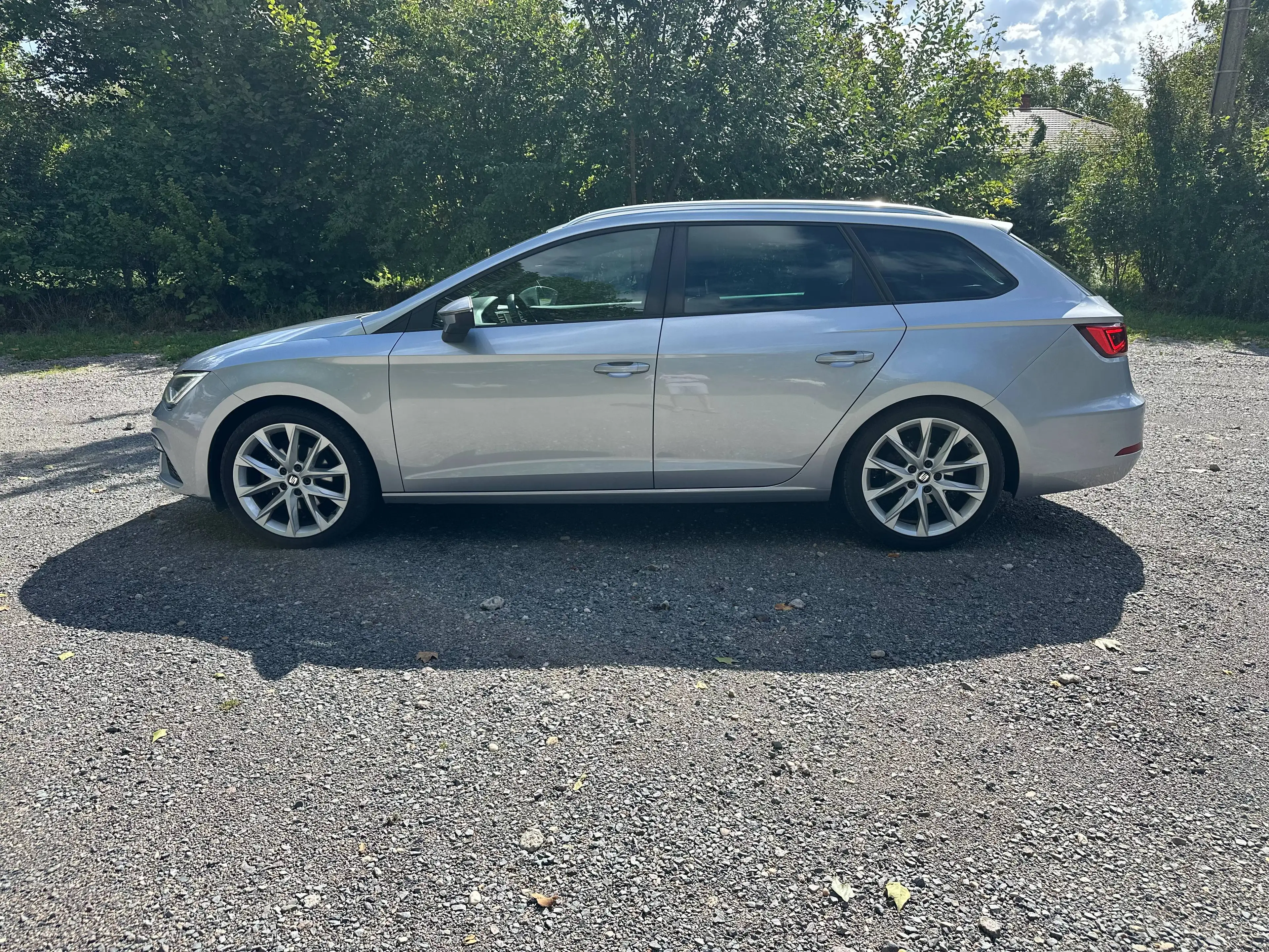 SEAT Leon FR 1.Hand Automatik LED Pano SHZ CARPLAY — photo 3