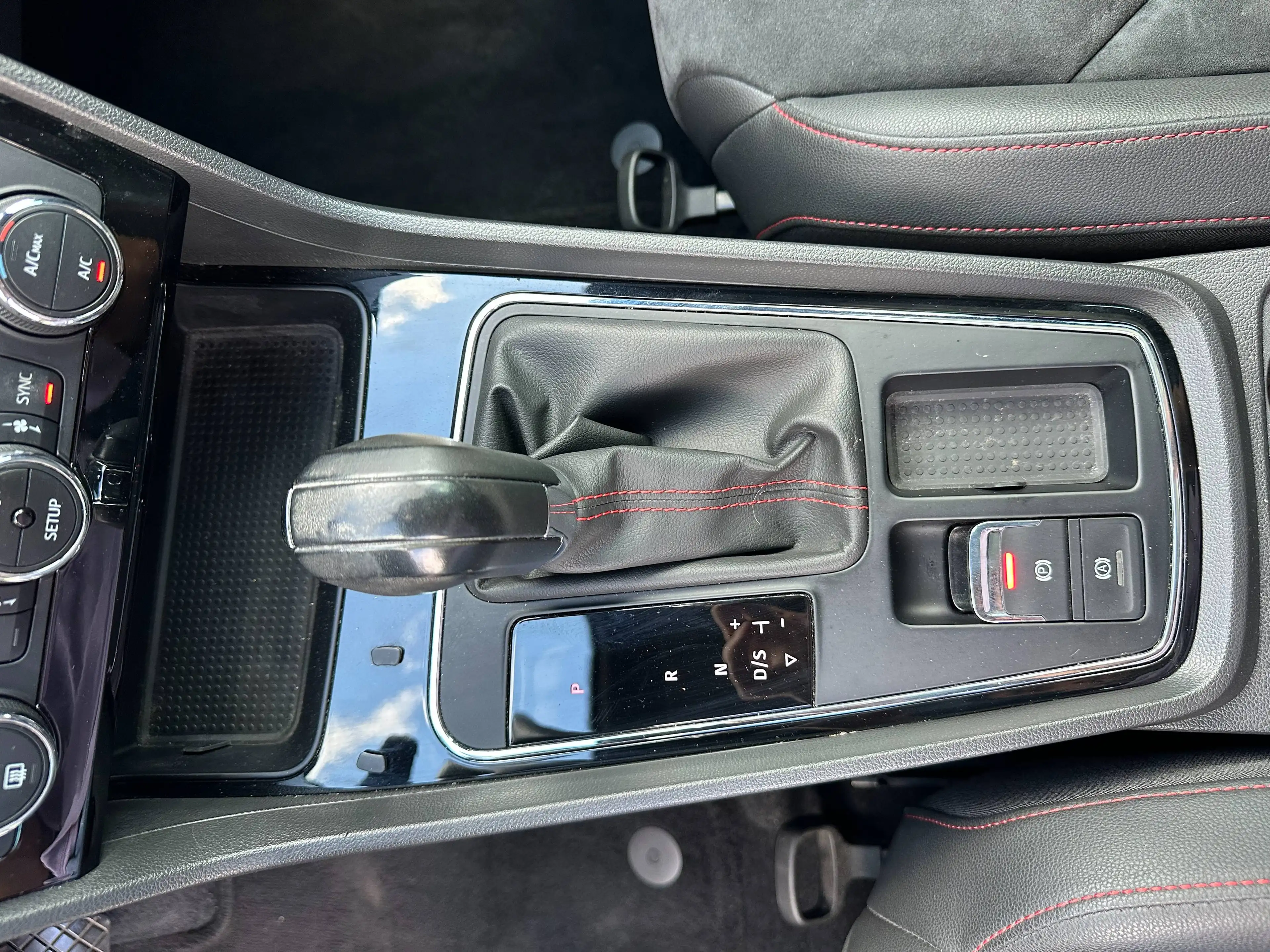 SEAT Leon FR 1.Hand Automatik LED Pano SHZ CARPLAY — photo 30