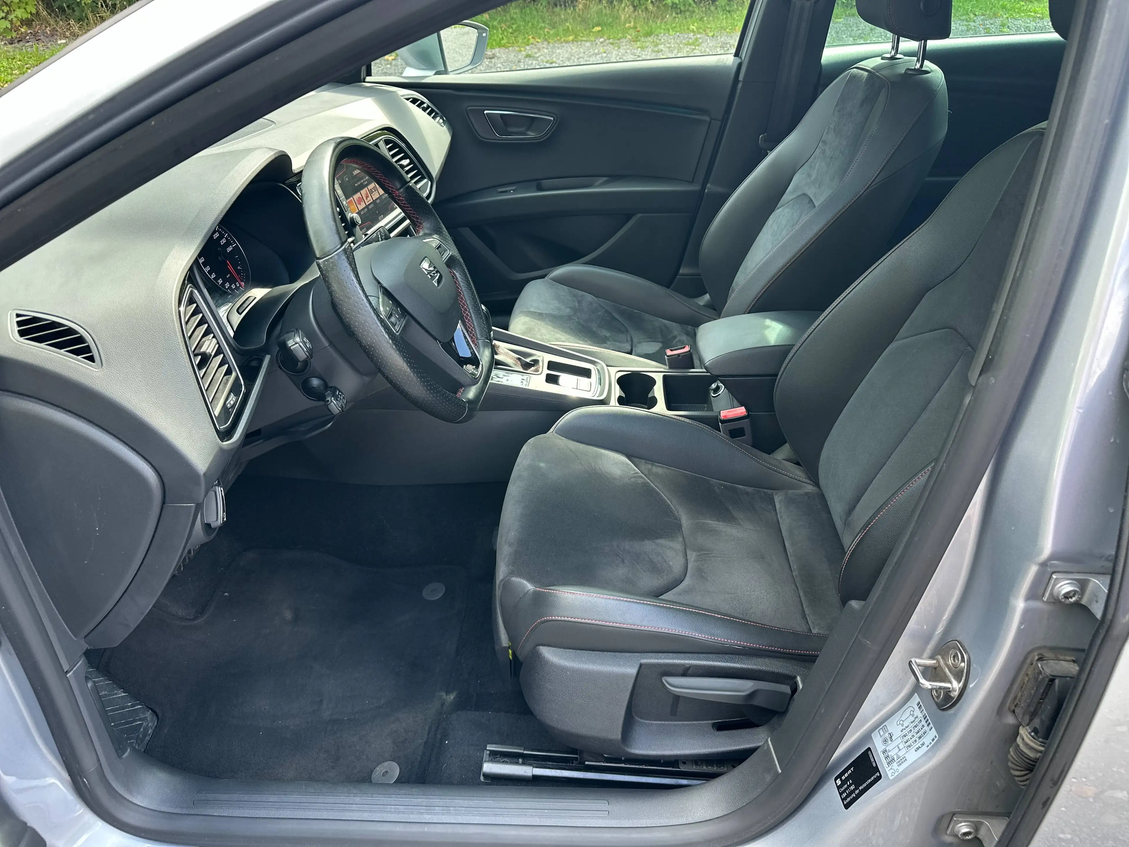 SEAT Leon FR 1.Hand Automatik LED Pano SHZ CARPLAY — photo 12