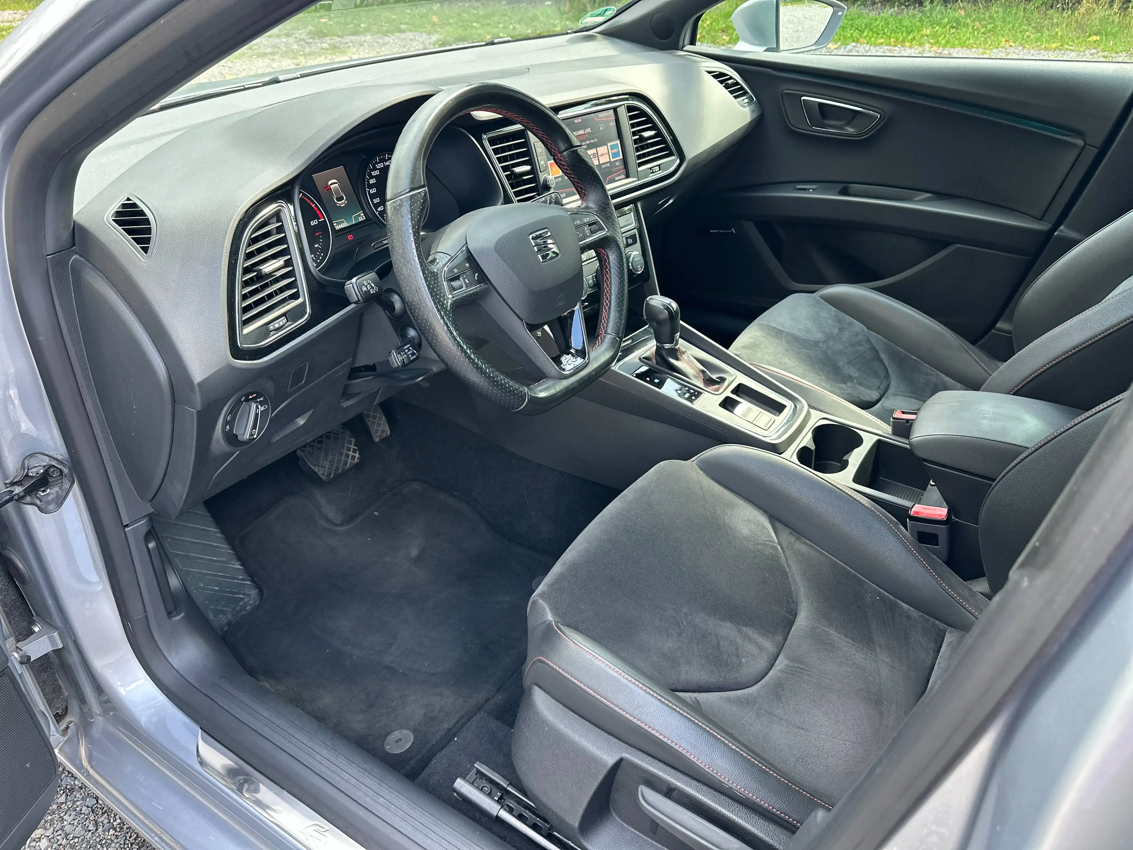 SEAT Leon FR 1.Hand Automatik LED Pano SHZ CARPLAY — photo 11