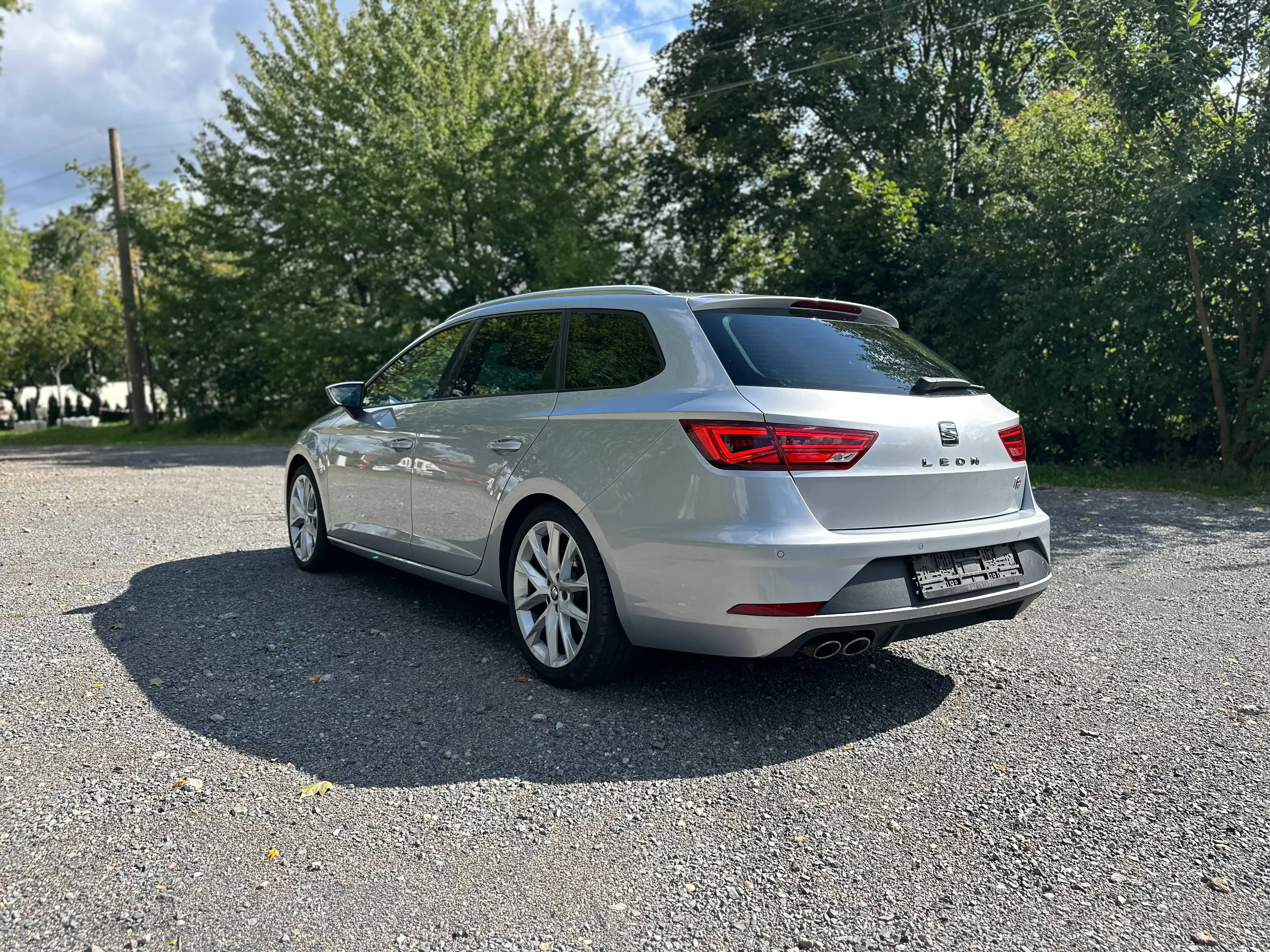 SEAT Leon FR 1.Hand Automatik LED Pano SHZ CARPLAY — photo 4