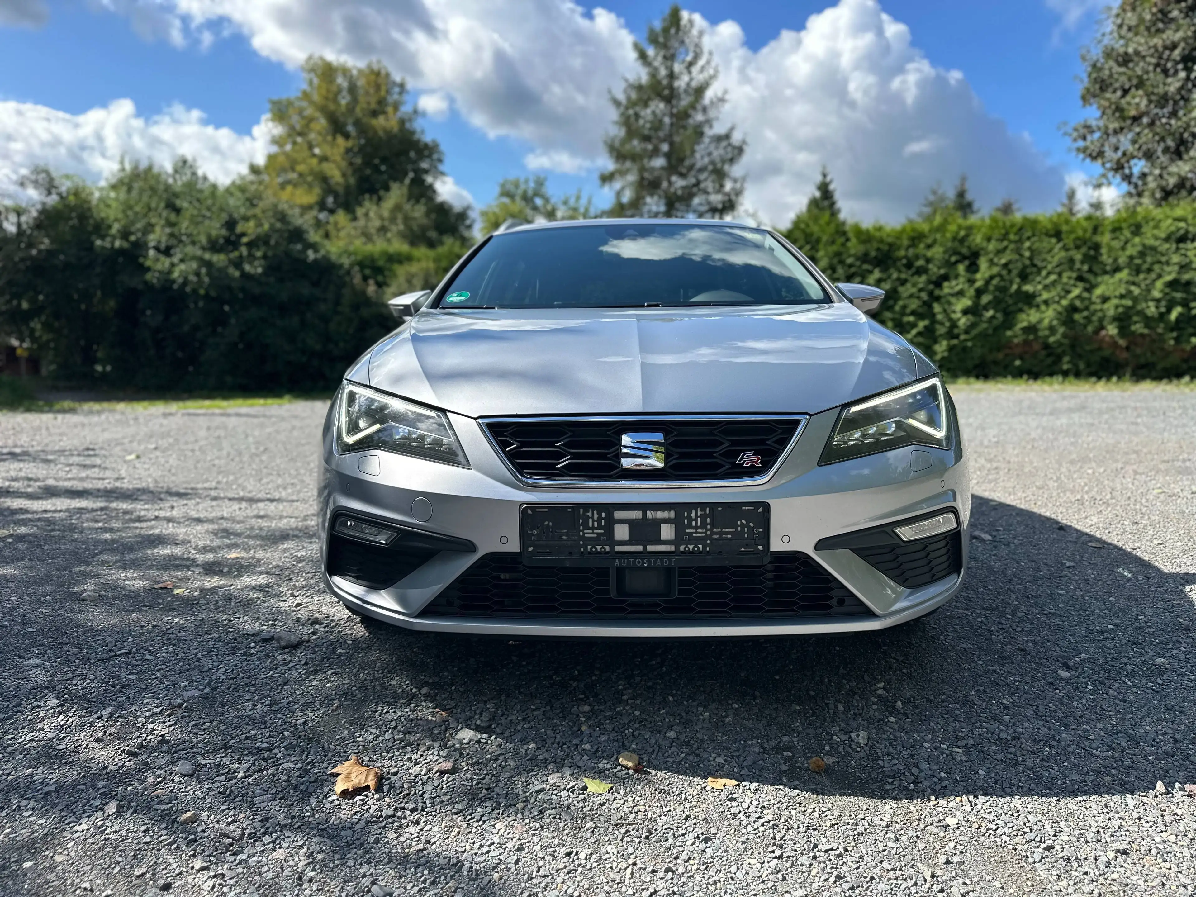 SEAT Leon FR 1.Hand Automatik LED Pano SHZ CARPLAY — photo 2