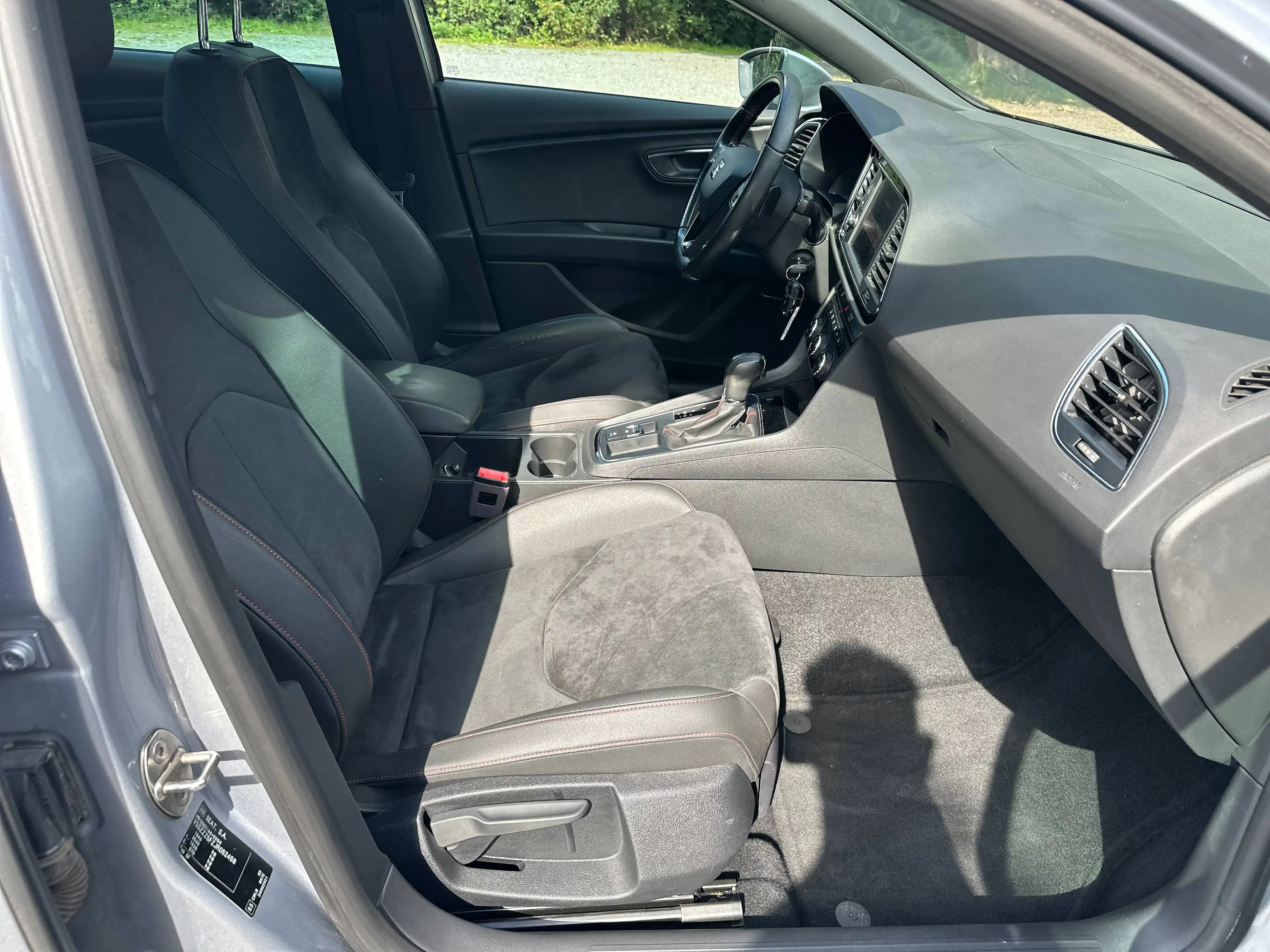 SEAT Leon FR 1.Hand Automatik LED Pano SHZ CARPLAY — photo 16