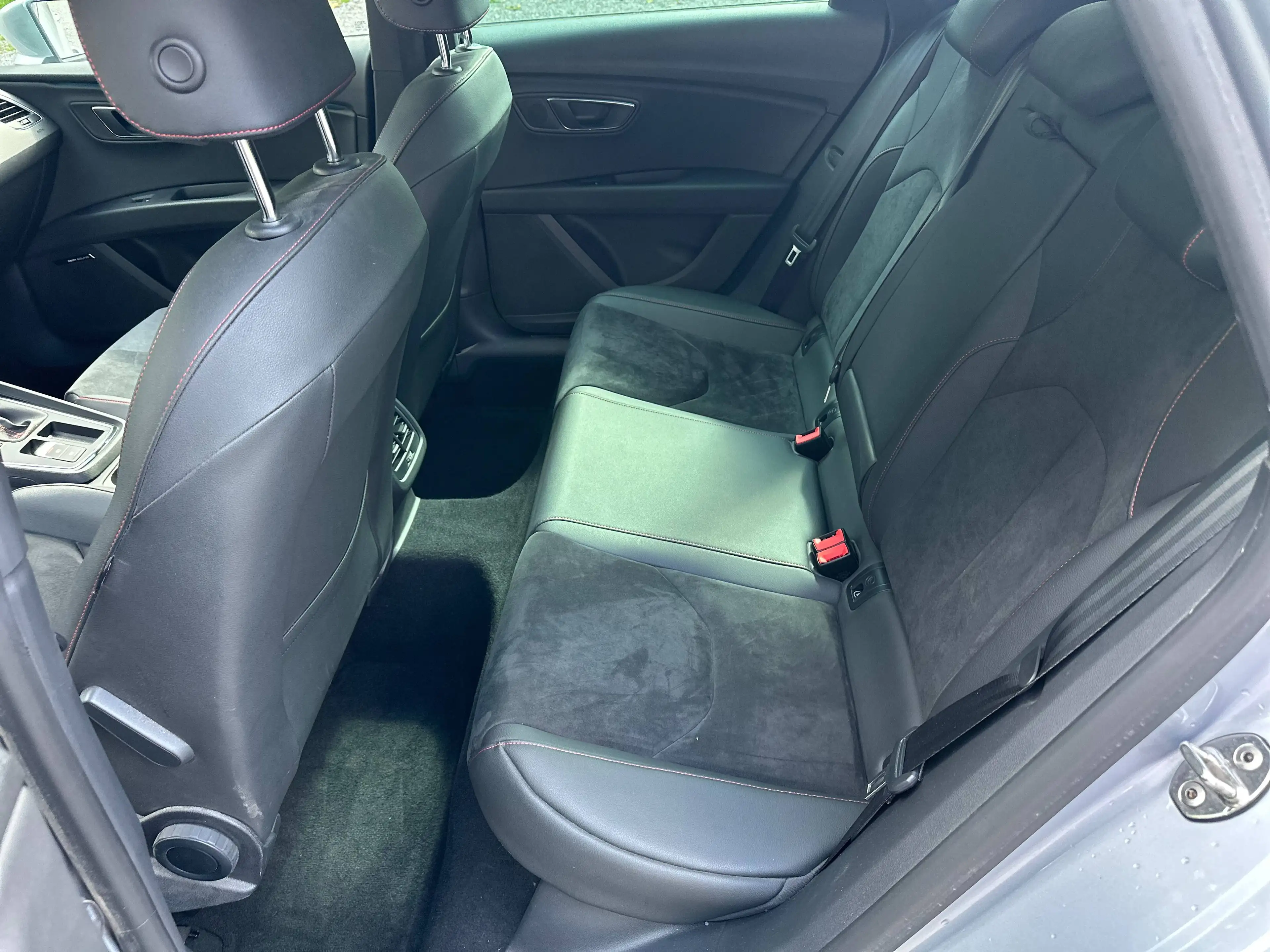 SEAT Leon FR 1.Hand Automatik LED Pano SHZ CARPLAY — photo 13