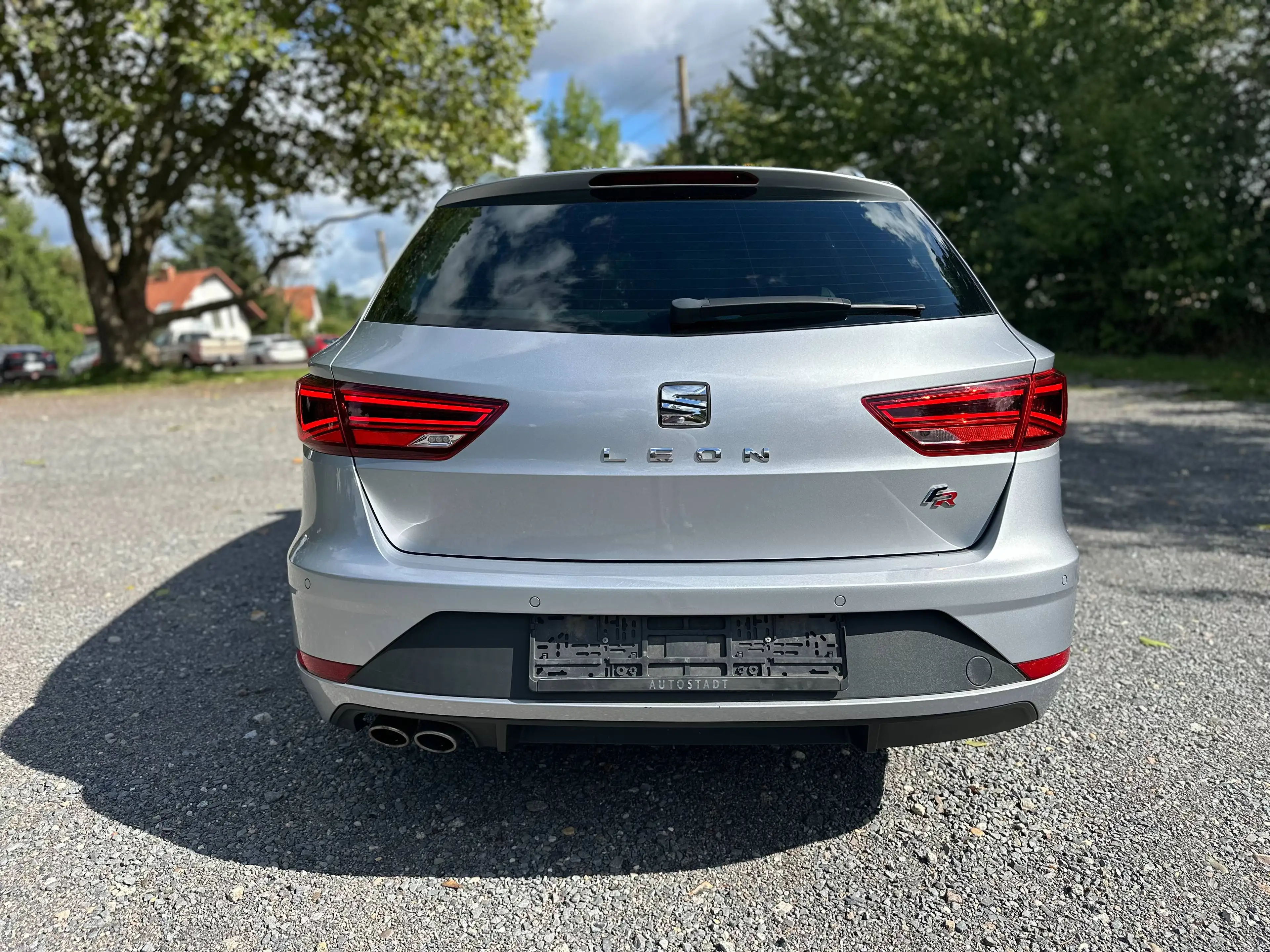 SEAT Leon FR 1.Hand Automatik LED Pano SHZ CARPLAY — photo 5